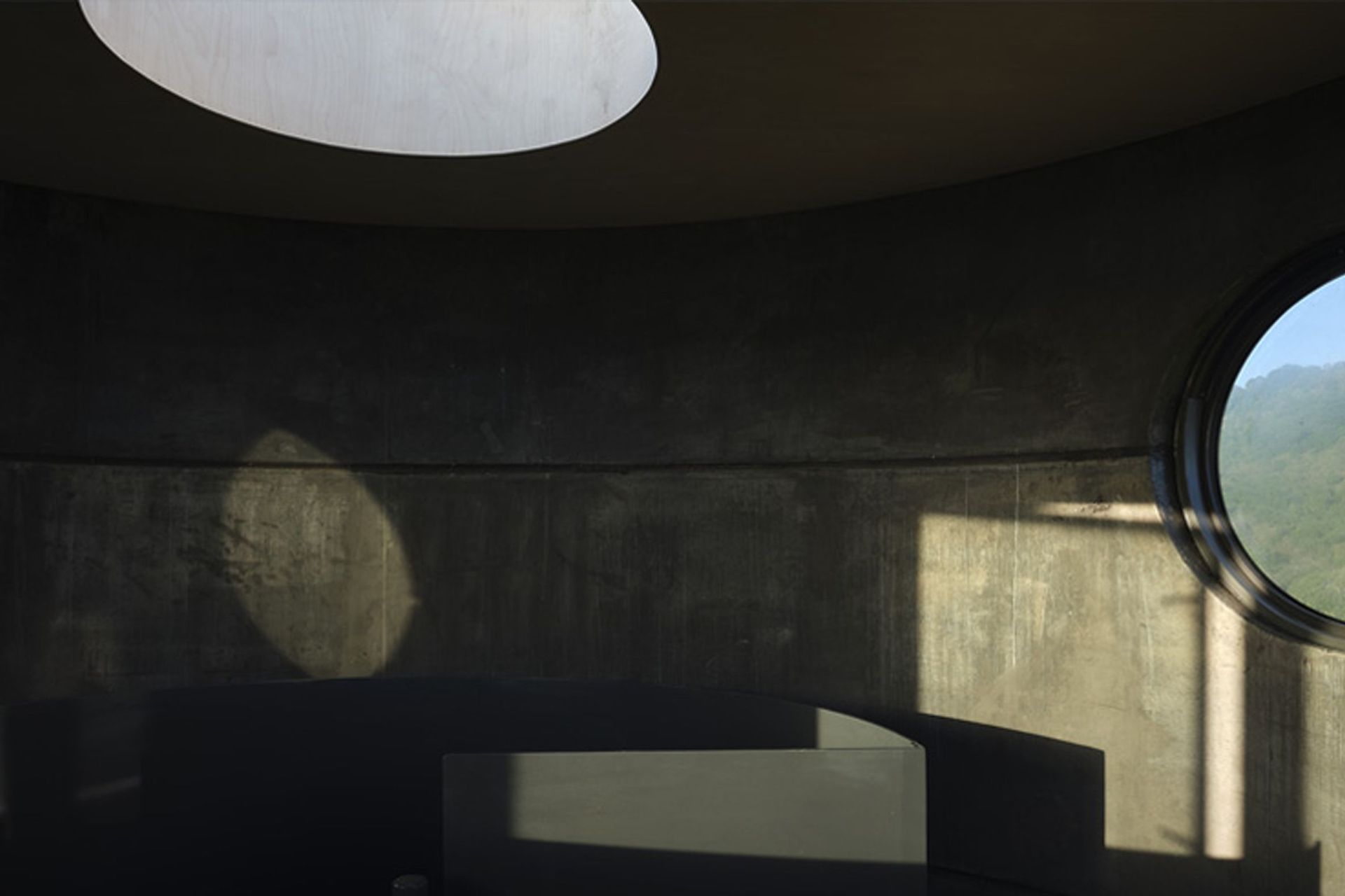 In direct sunlight, you can clearly see the beautiful textural variance expressed by the concrete’s black oxide.