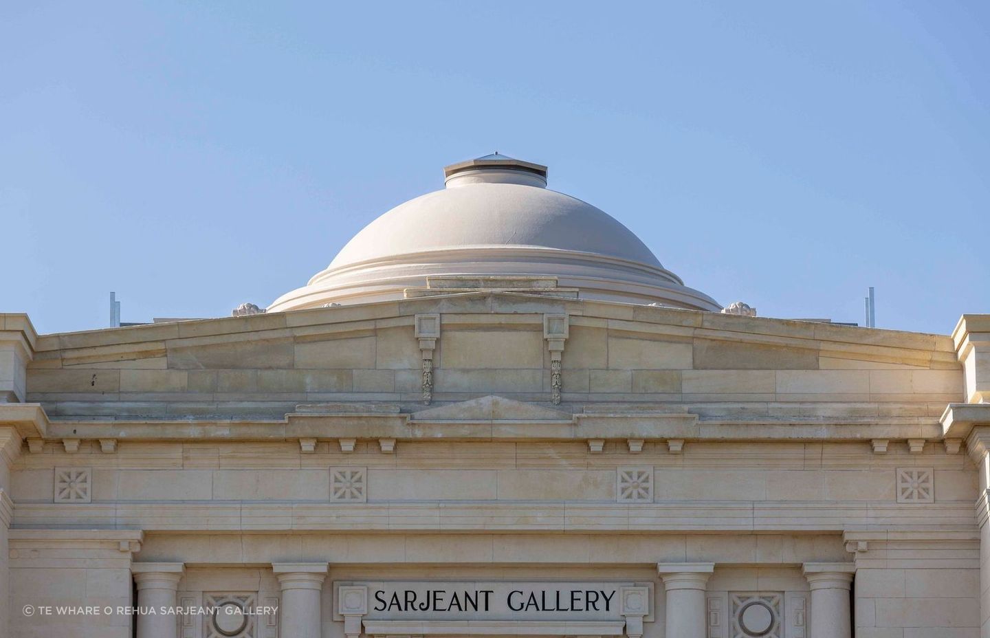 The DUOTHERM system offerse tremendous design flexibility making it ideally suited to large-scale projects.