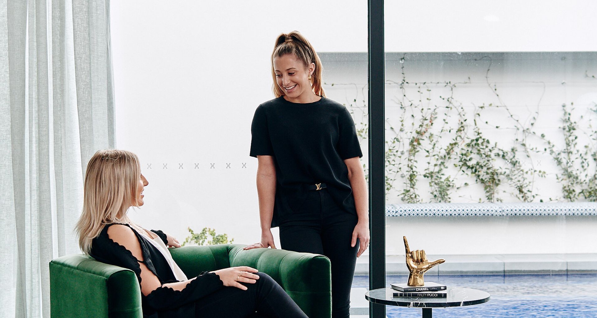 Left-right: Alanah and Elle Giuliano of Twostyle.