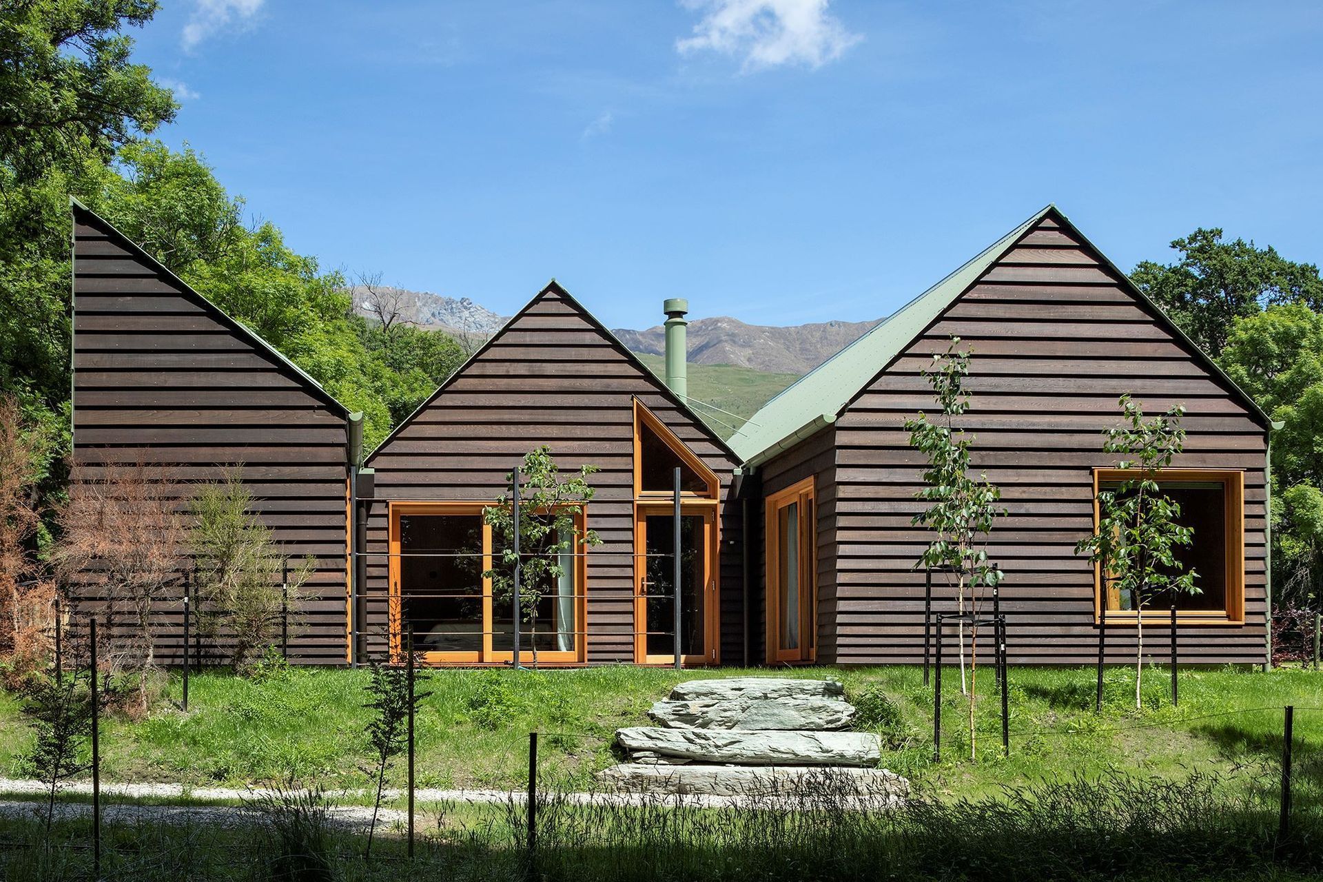 The Wanaka Crib, an architecturally intriguing cabin in the woods. | Photography: Simon Devitt.