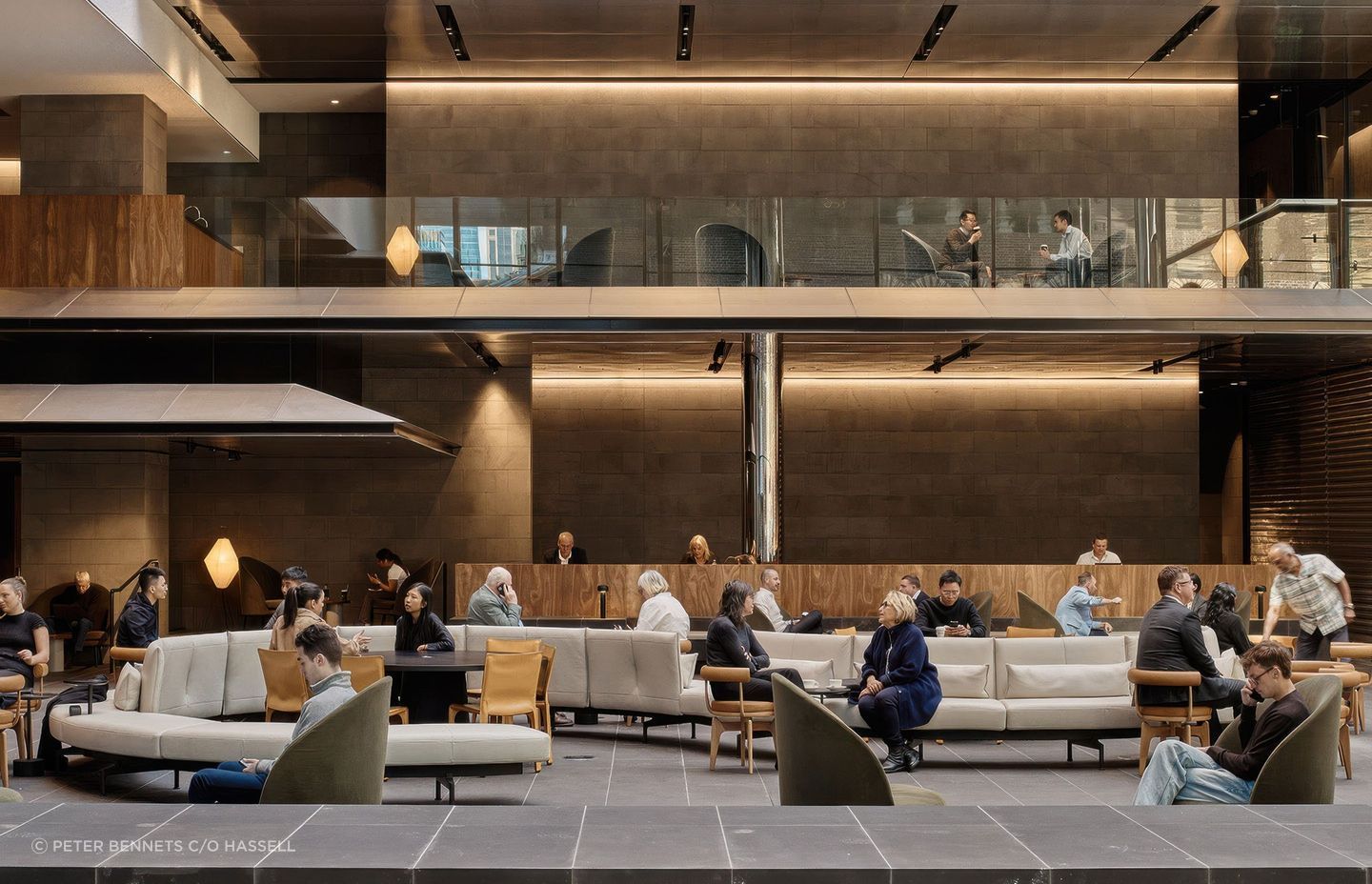 With all the energy of a hotel foyer, the revitalised interior has dynamic places to meet and quiet areas to relax, and an end-of-trip facility with superior functionality.