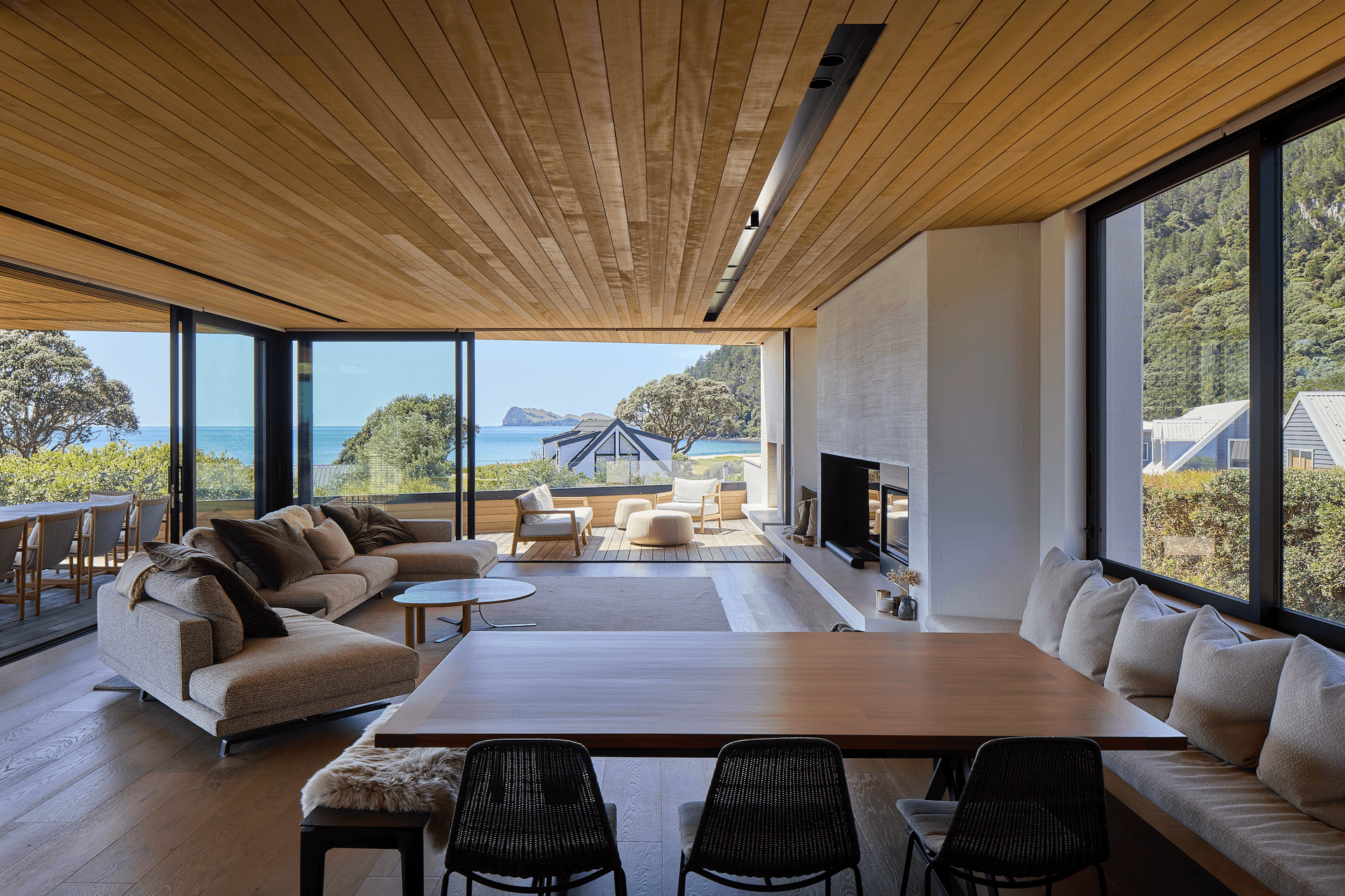 The timber’s direction leads the eye towards the view.