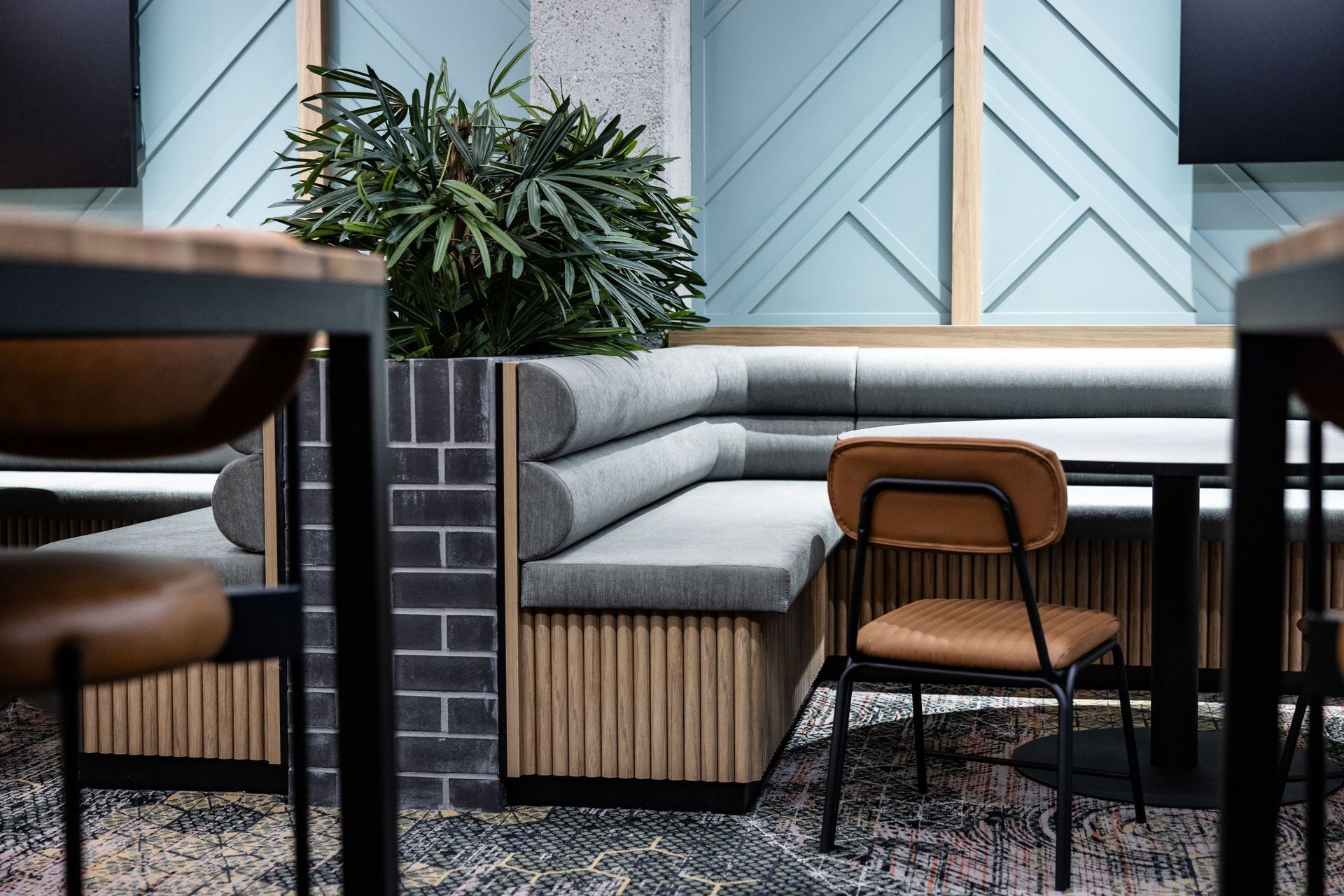 Screenwood's PANELS in Arc finished with blackbutt add interest and warmth to the booths.