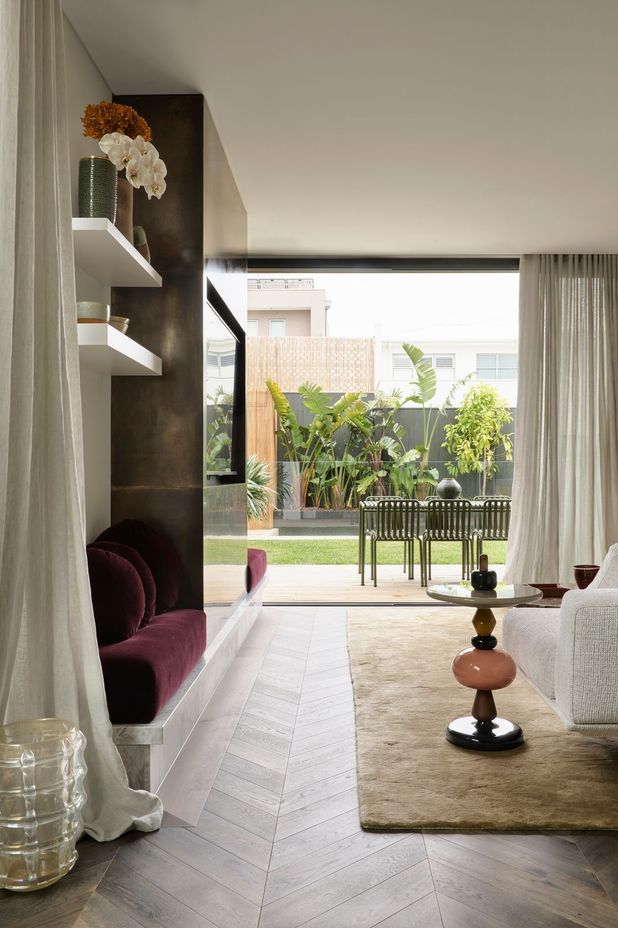 Mirror Image by Smac Studio and Van Rooijen Meyers Architects | Construction by Airth Building | Styling by Clare Delmar | Photography by Anson Smart