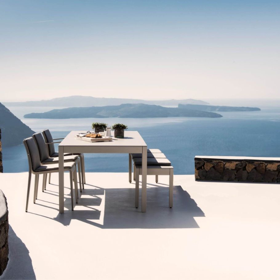 How to choose outdoor furniture: 9 top tips