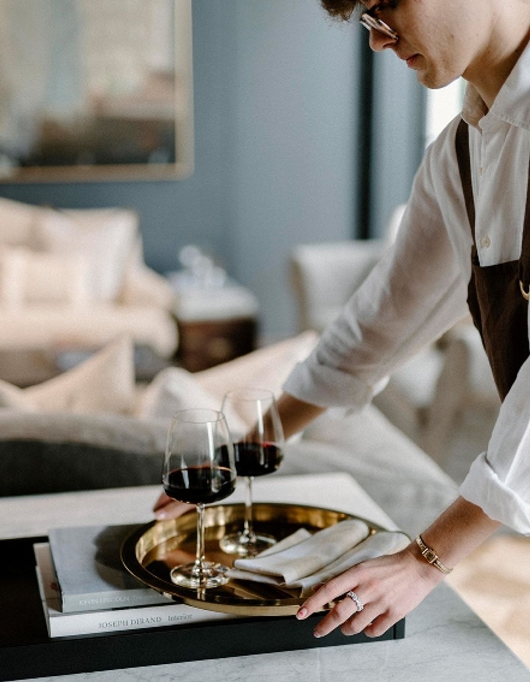 Moss Manor entices newcomers and art lovers to call it home for a while.