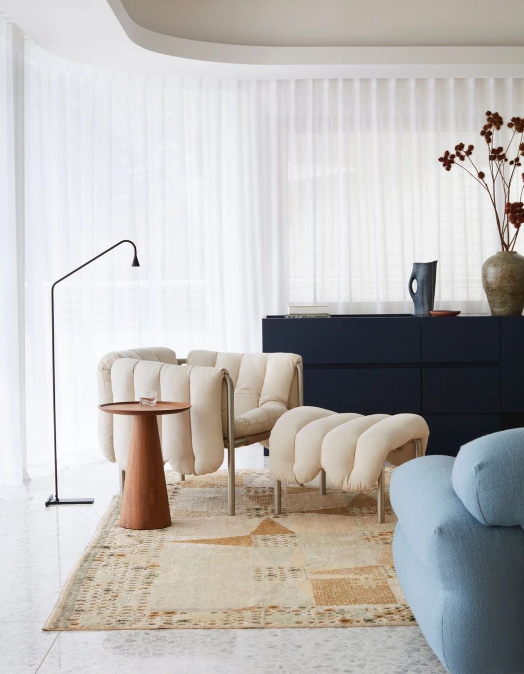 Caramel tones combine with blues in the living area.