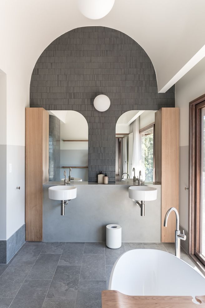 An eco-responsive home that nurtures connection between friends and family