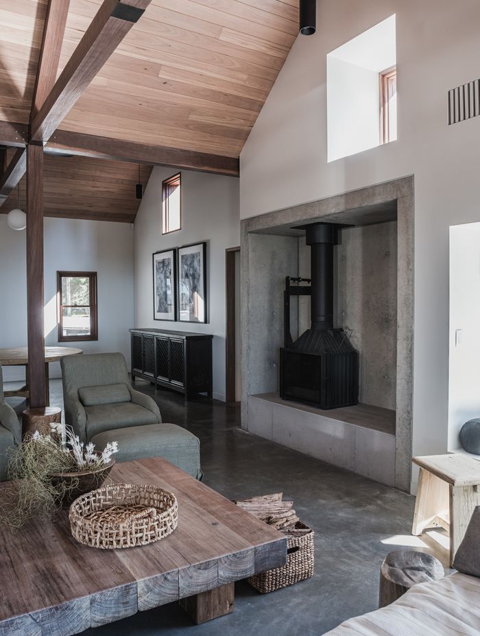 An eco-responsive home that nurtures connection between friends and family