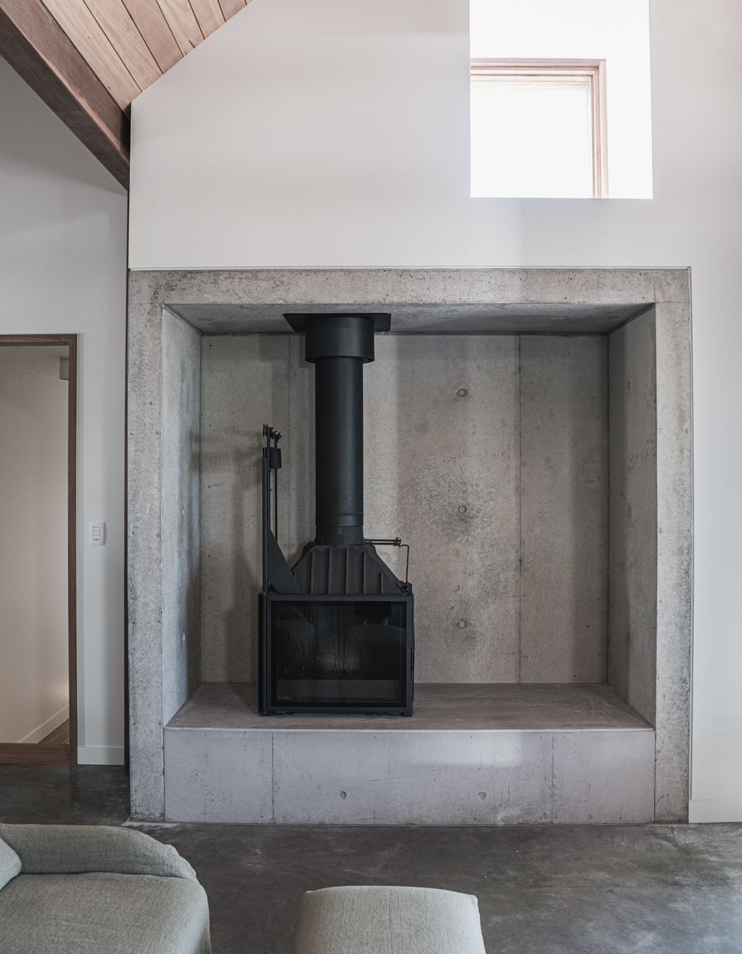 An eco-responsive home that nurtures connection between friends and family