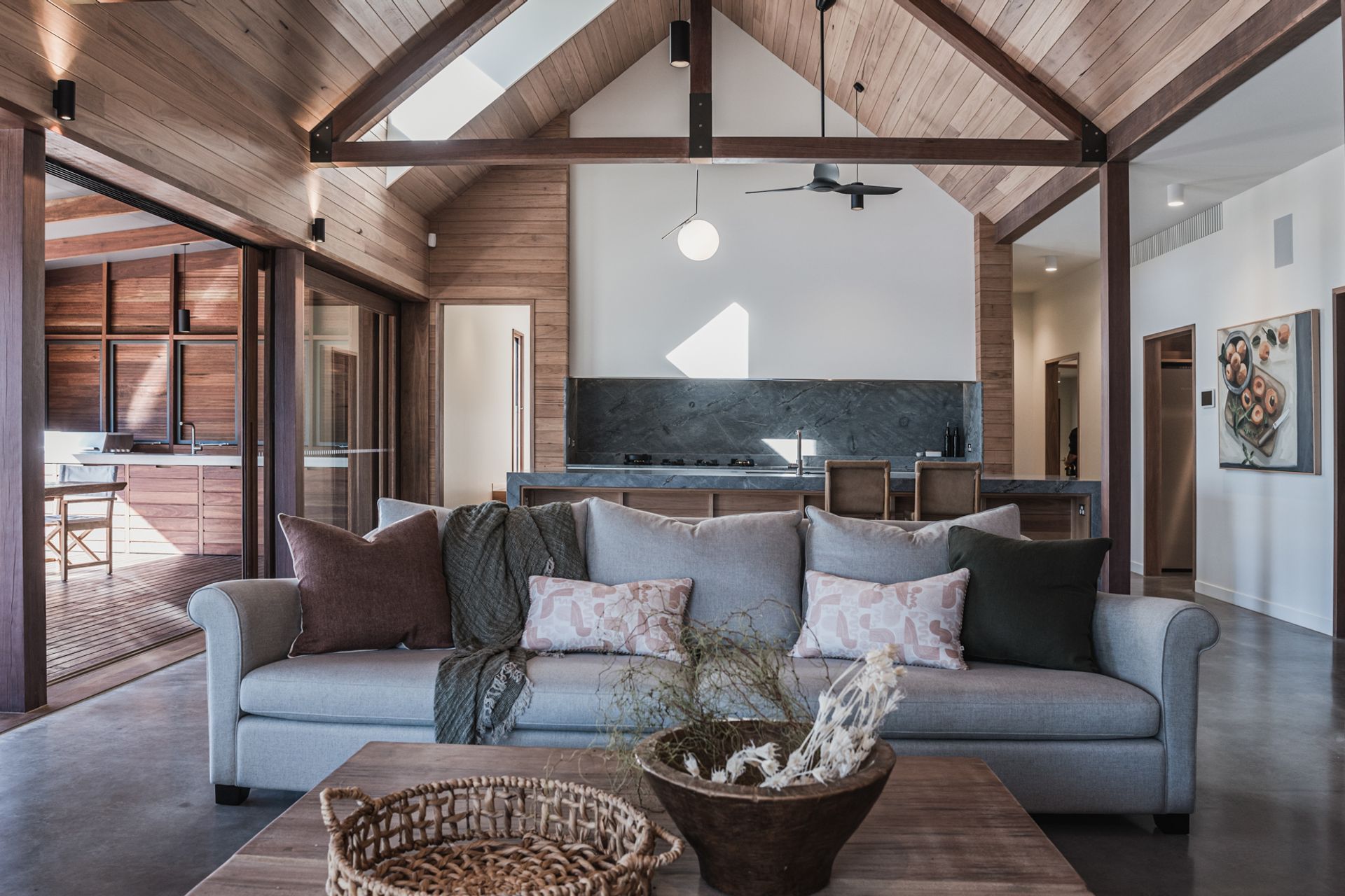 An eco-responsive home that nurtures connection between friends and family