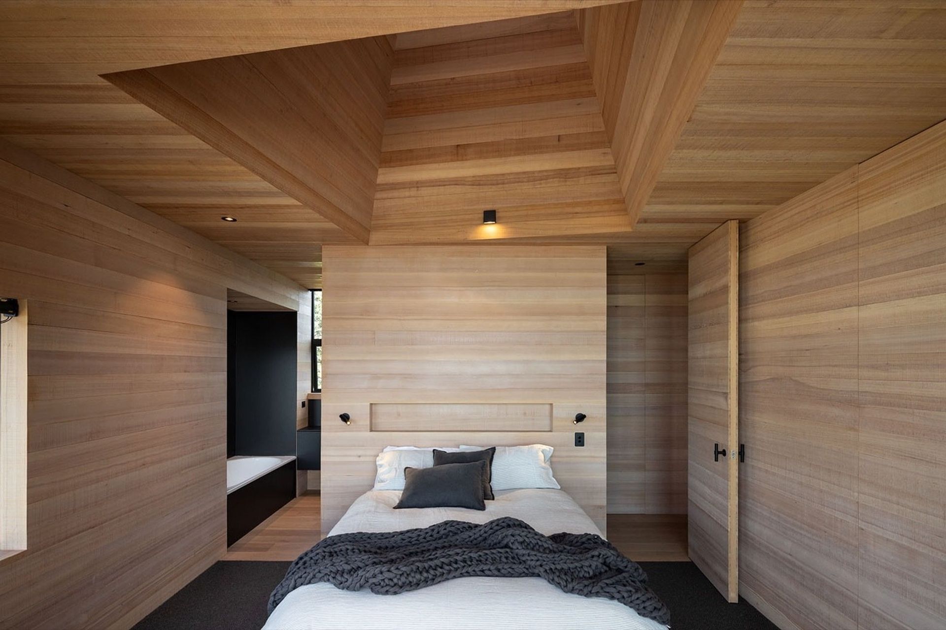 The main bedroom zone lies to the east of the dune, complete with a third light mine, which allows the owners to stargaze after sunset.