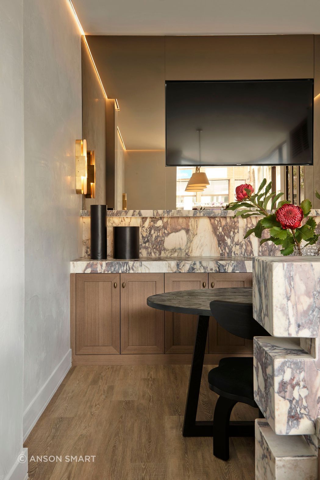 tv-recessed-into-mirror-smacstudio-raywhite.jpg