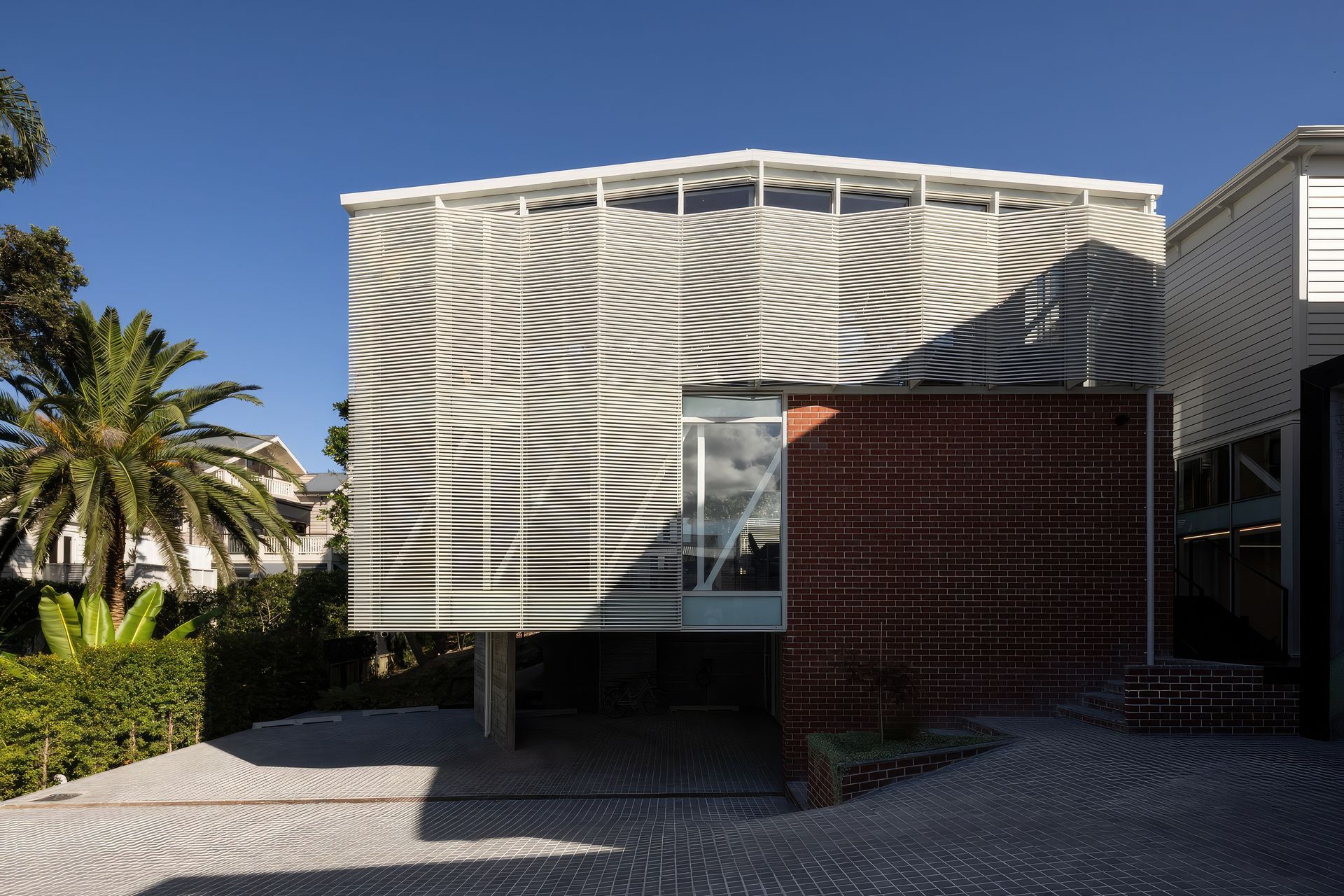 By carving into the earth beneath the original villa and constructing in-situ off-form concrete walls, Jonathan created a solid pedestal base for a three-level, cantilevered extension set a half-height below the villa.