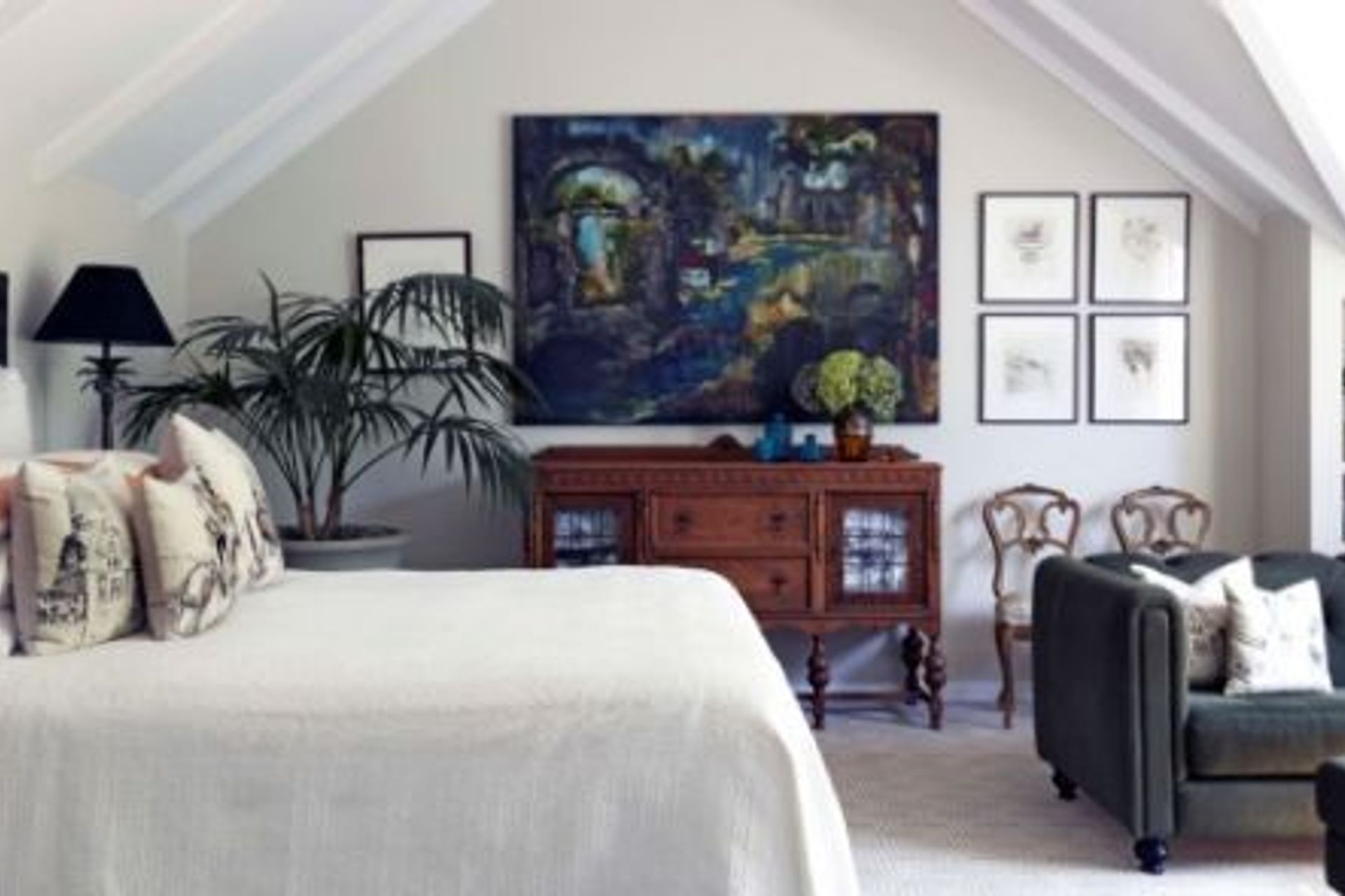 Indoor plants and a monochromatic colour scheme with splashes of deep green and blue are happy partners with the exterior natural environment.