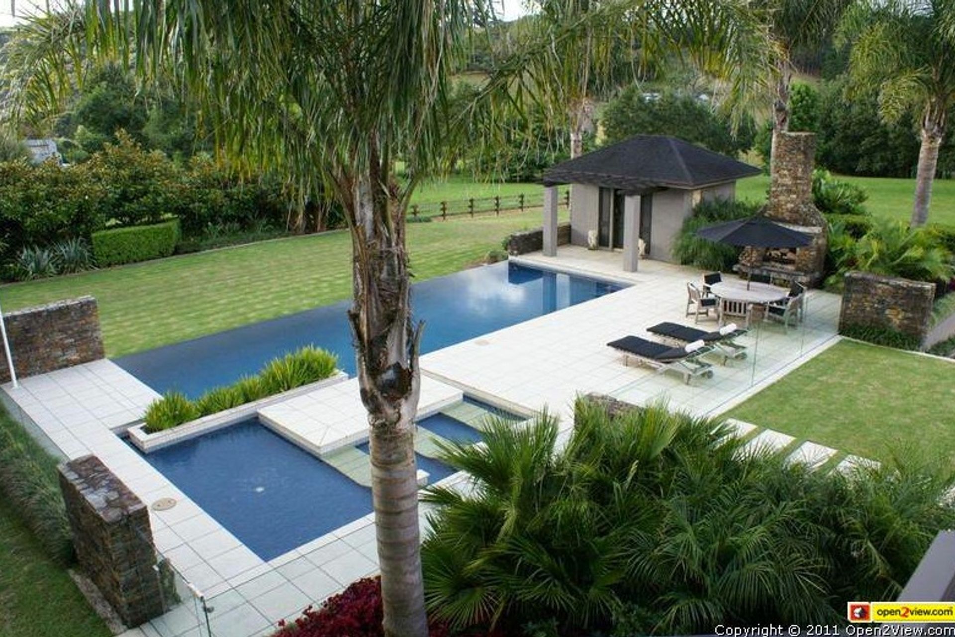 A mixture of glass, stone and hidden steel fencing make the swimming pool fencing almost a feature.