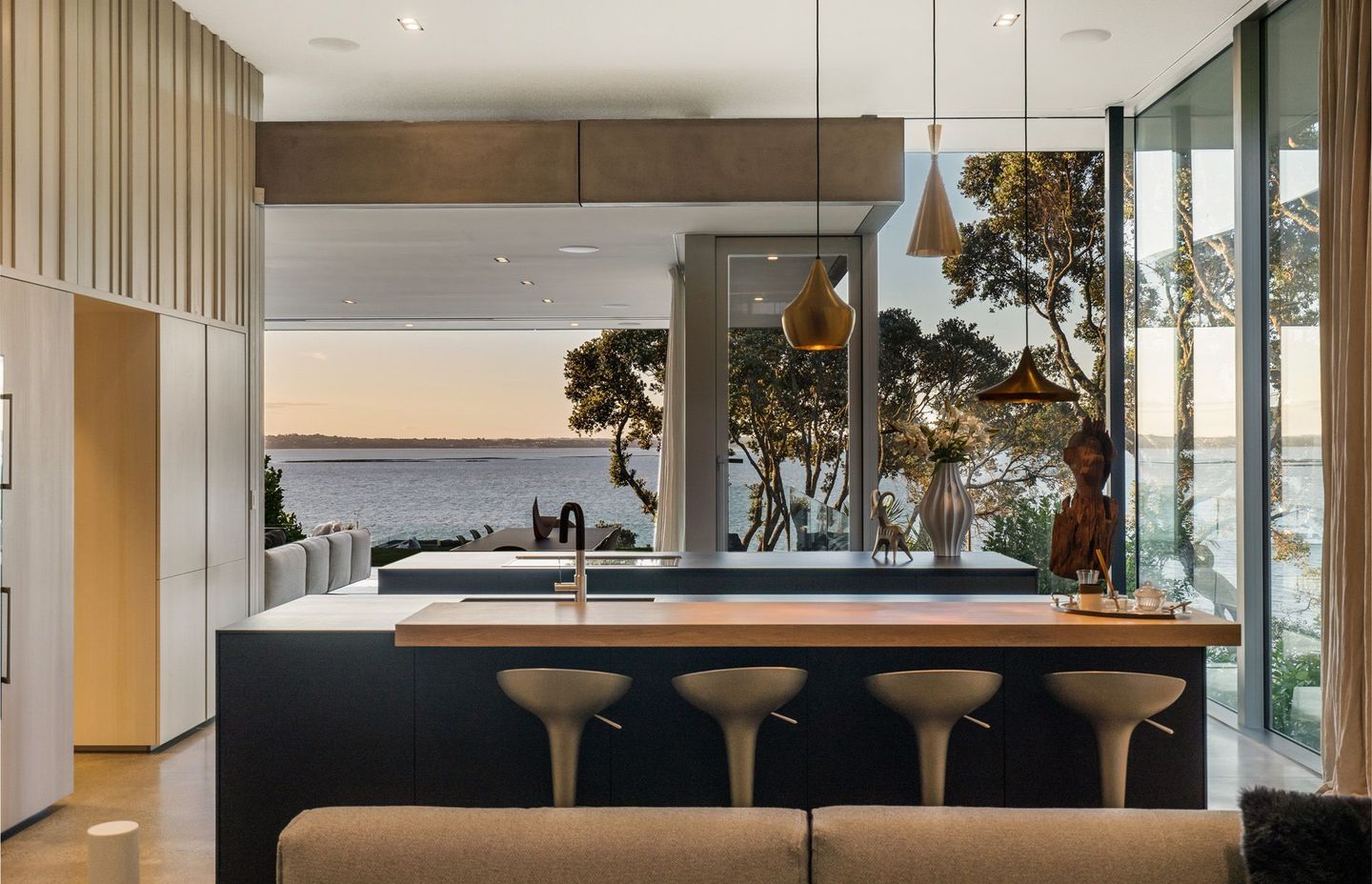 Designer Jenny Anderson of Zomia has created the perfect blend of neutral tones and natural materials to ensure the views and the architecture remain the stars of the show.