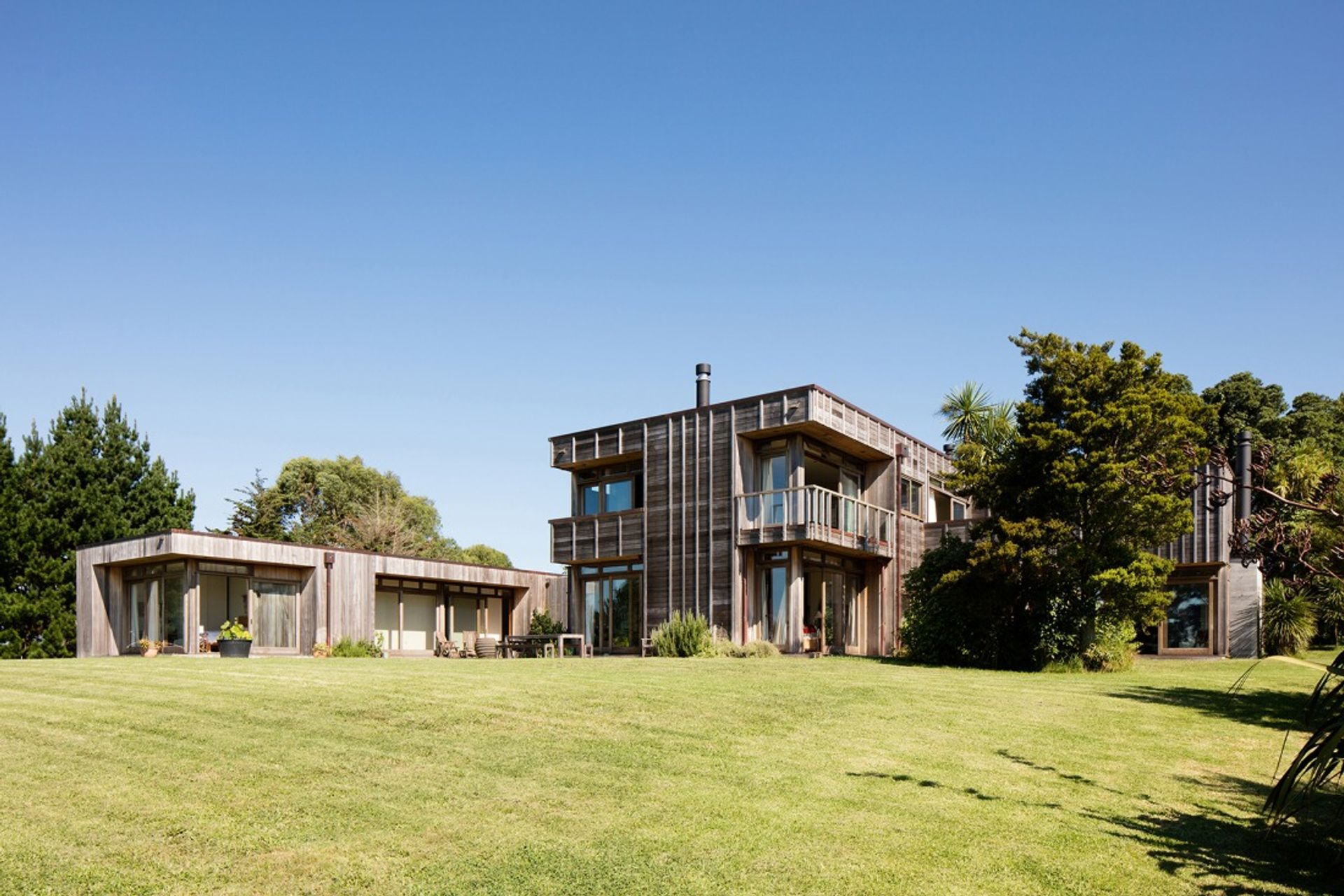 This house for an opera singer and her husband takes elements of the Bach Oboe Concerto and reflects this in the cladding and lining elements of the home. Bach Bach by Crosson Architects. Photo by Jason Mann Photography. 