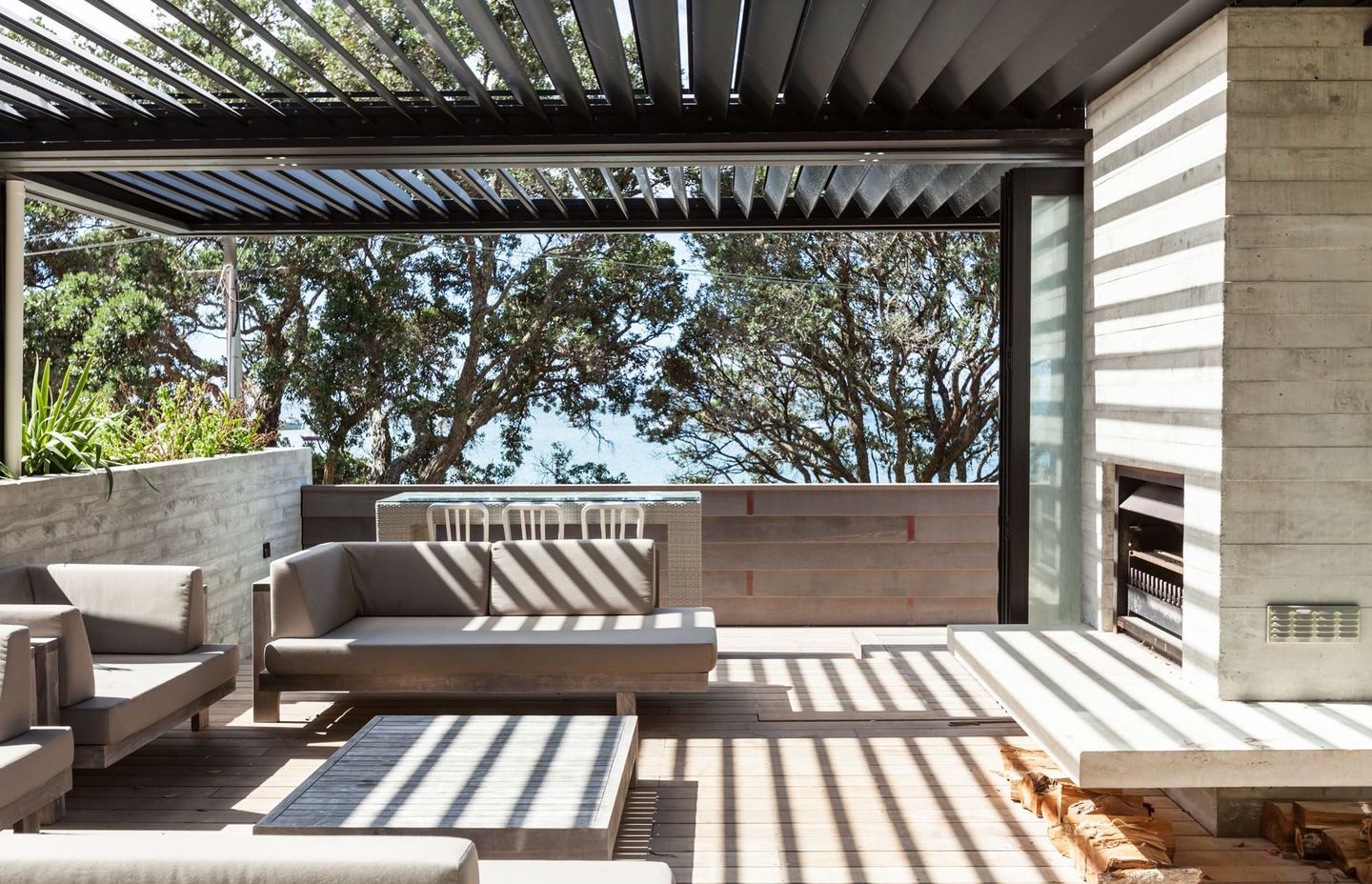 This stunning outdoor room in a Waiheke home features the motorised Locarno louvre roof system.