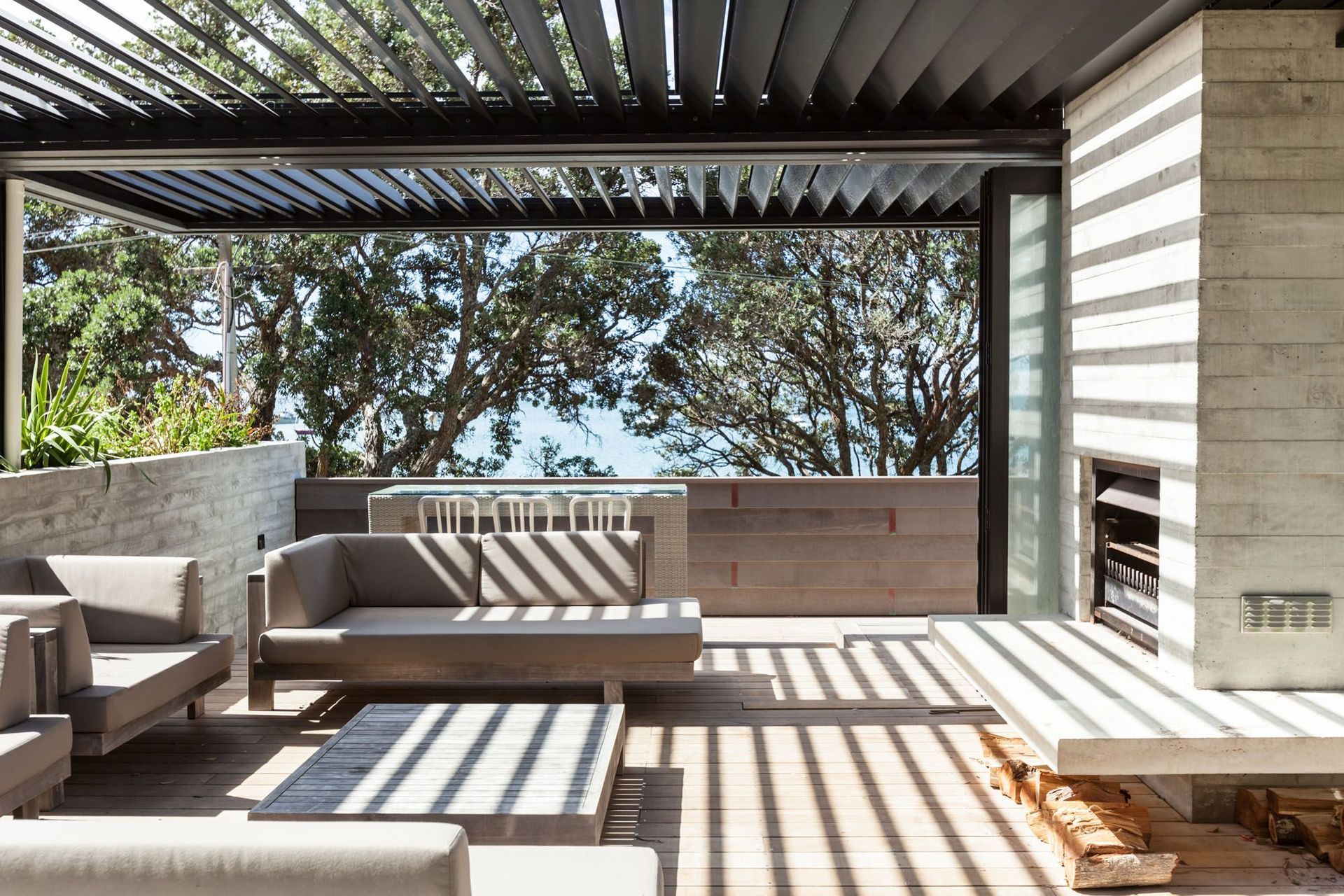This stunning outdoor room in a Waiheke home features the motorised Locarno louvre roof system.