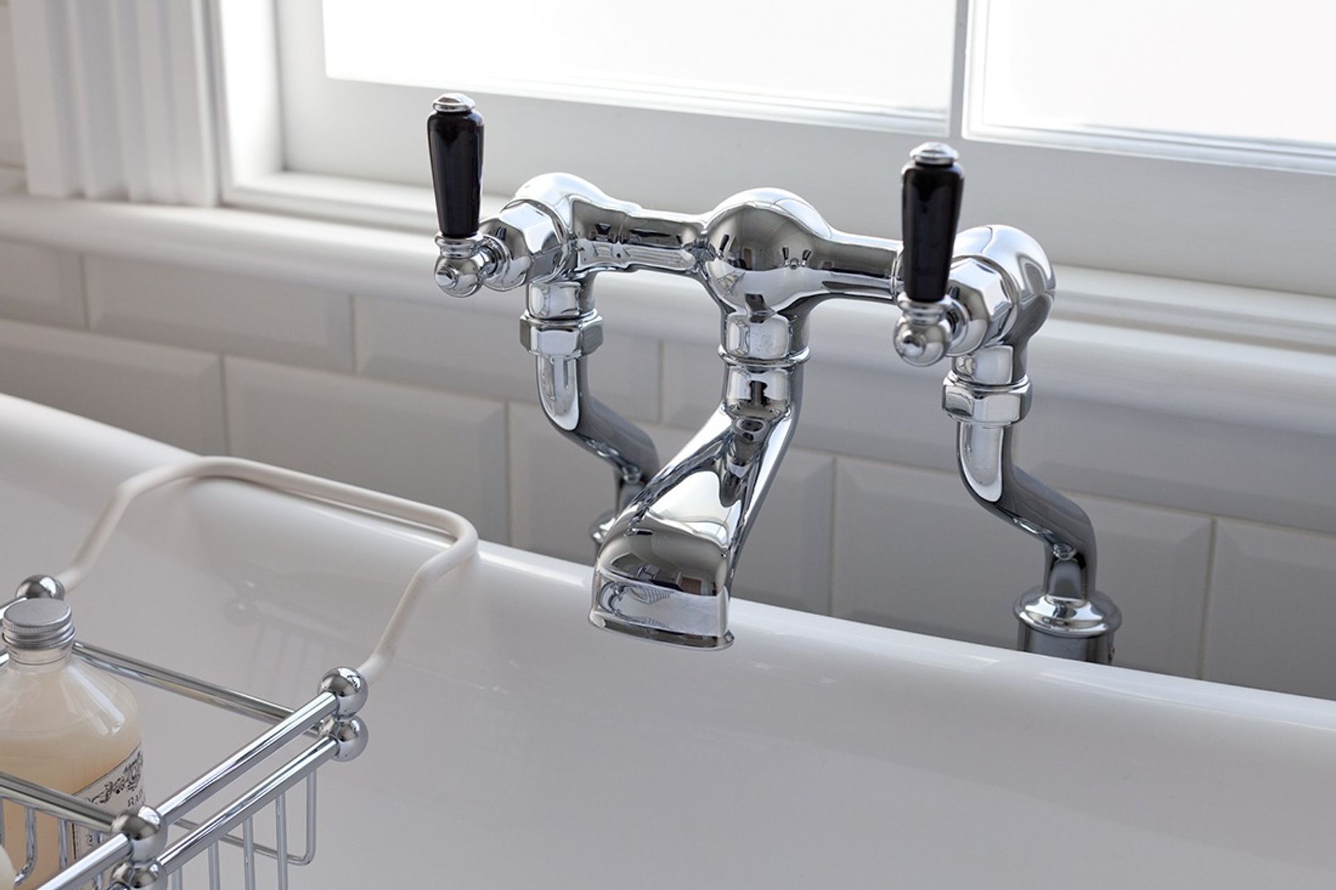 The classical Bath Filler in chrome with black porcelain levers