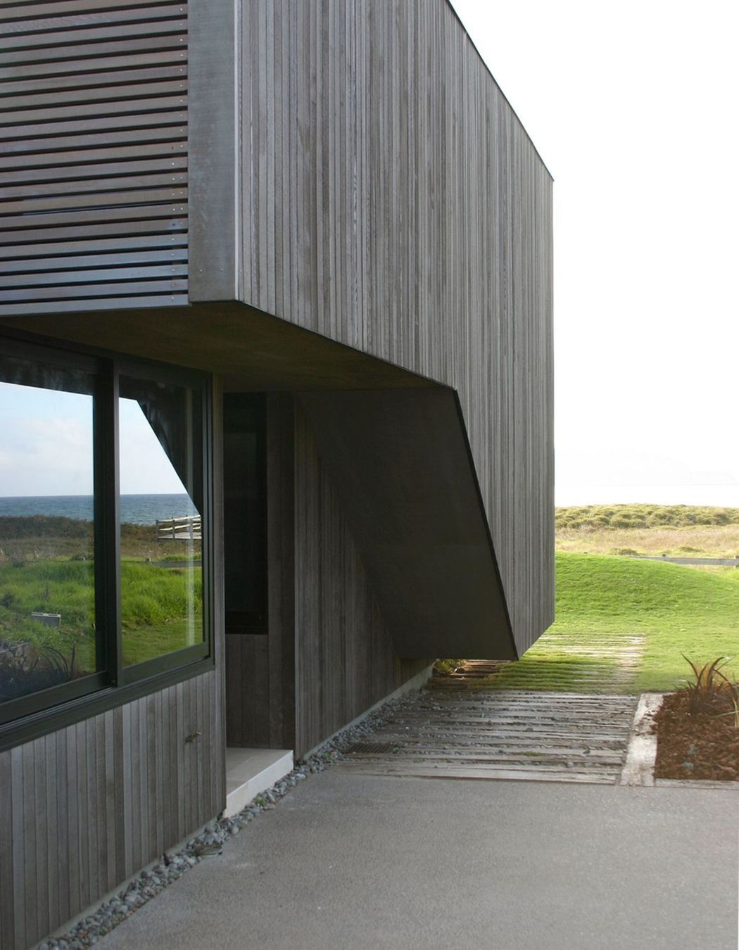 Omaha Beach House by Daniel Marshall Architects 