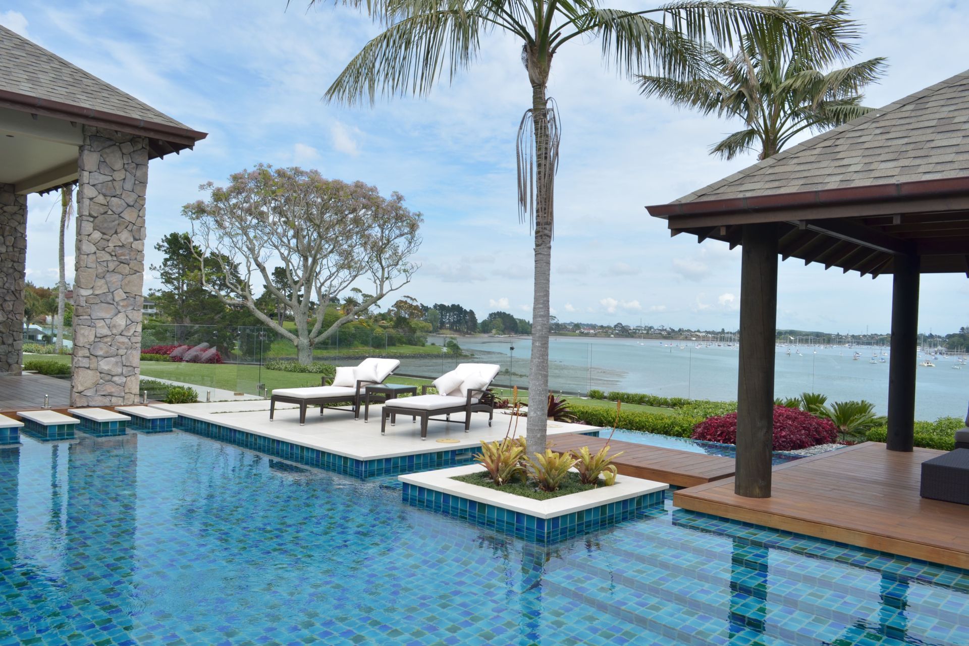 Without making the pool enclosed, this glass fencing allows the views and enough space to enjoy whilst still meeting all the swimming pool fencing criteria.