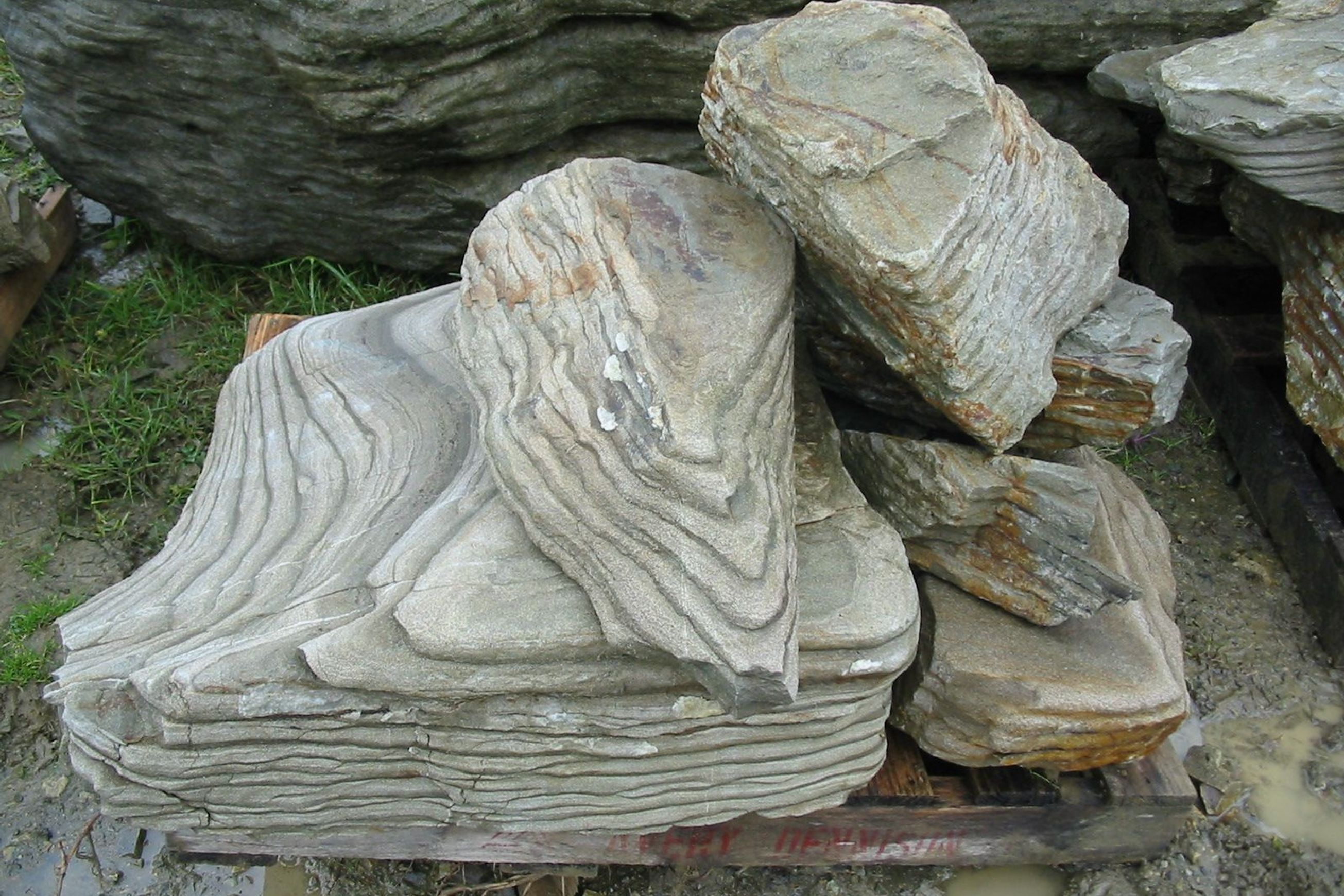 Paradise Stone Slabs and Feature Rocks