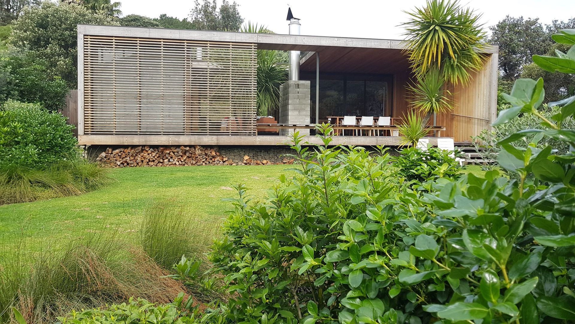 Bethells Beach Bach banner