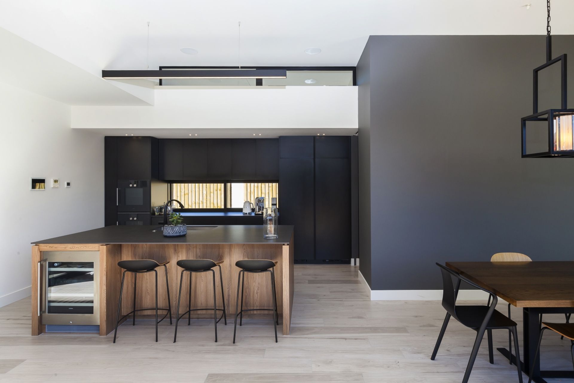 A dramatic interior scheme featuring a mix of stone and timber against a palette of contrasting colours continues the contemporary theme.