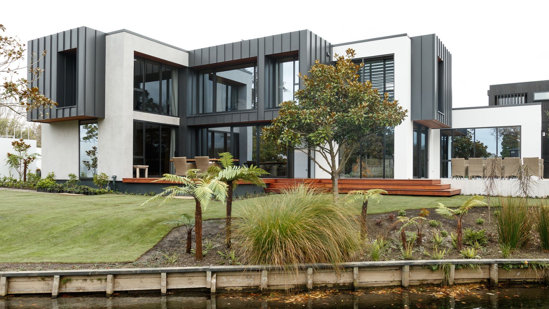 Hometrends Clifford Build banner