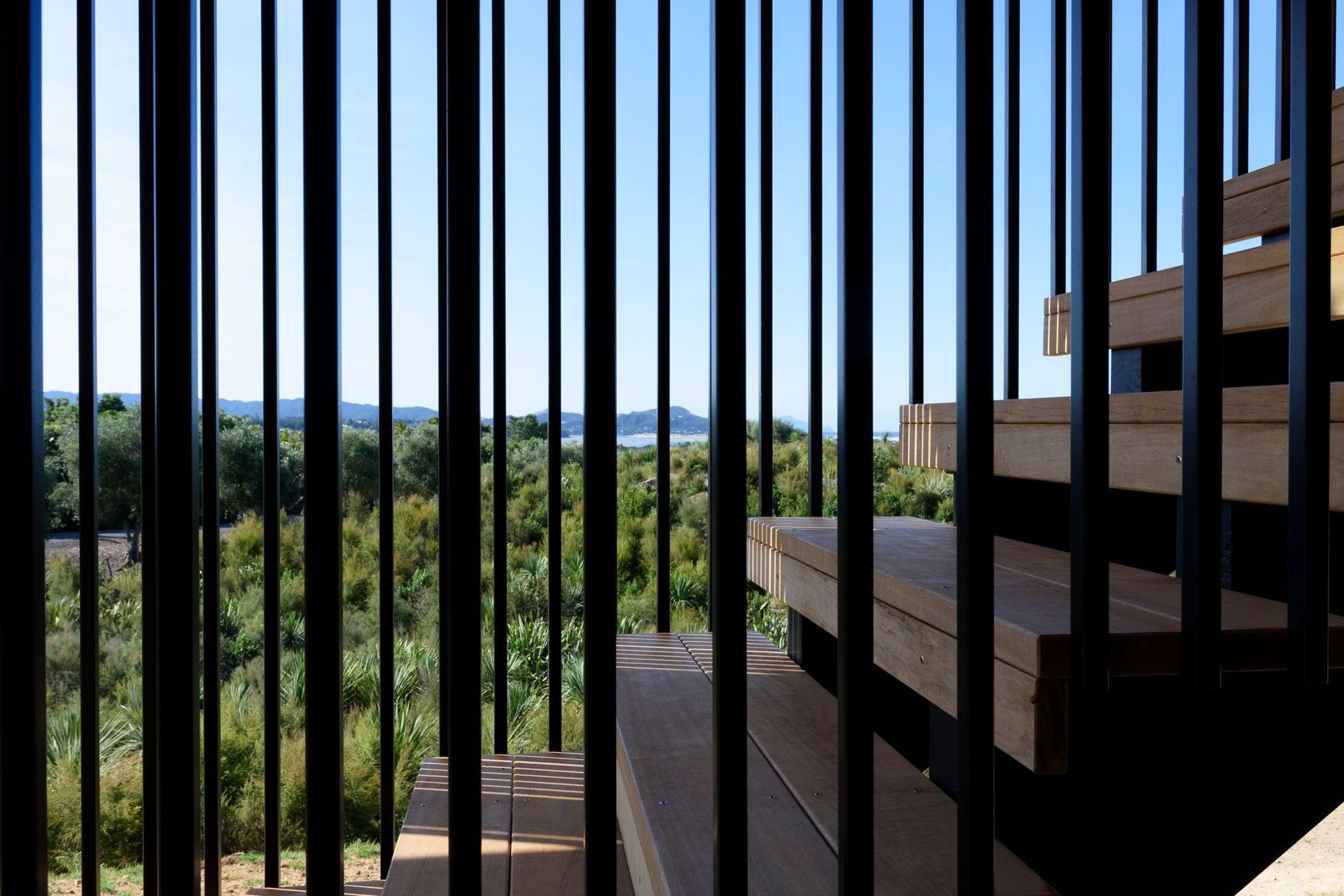Vertical aluminium fins juxtapose the timber cladding while maintaining a simple material palette. 