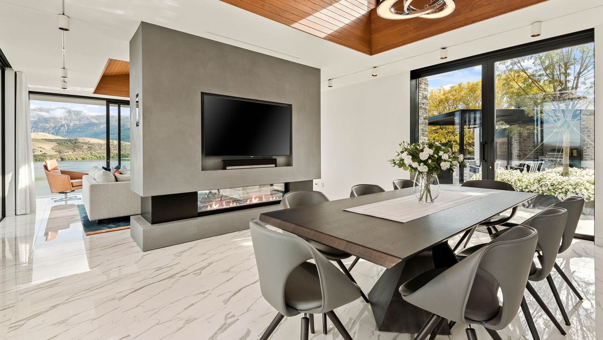 A Beauty on Lake Hayes banner