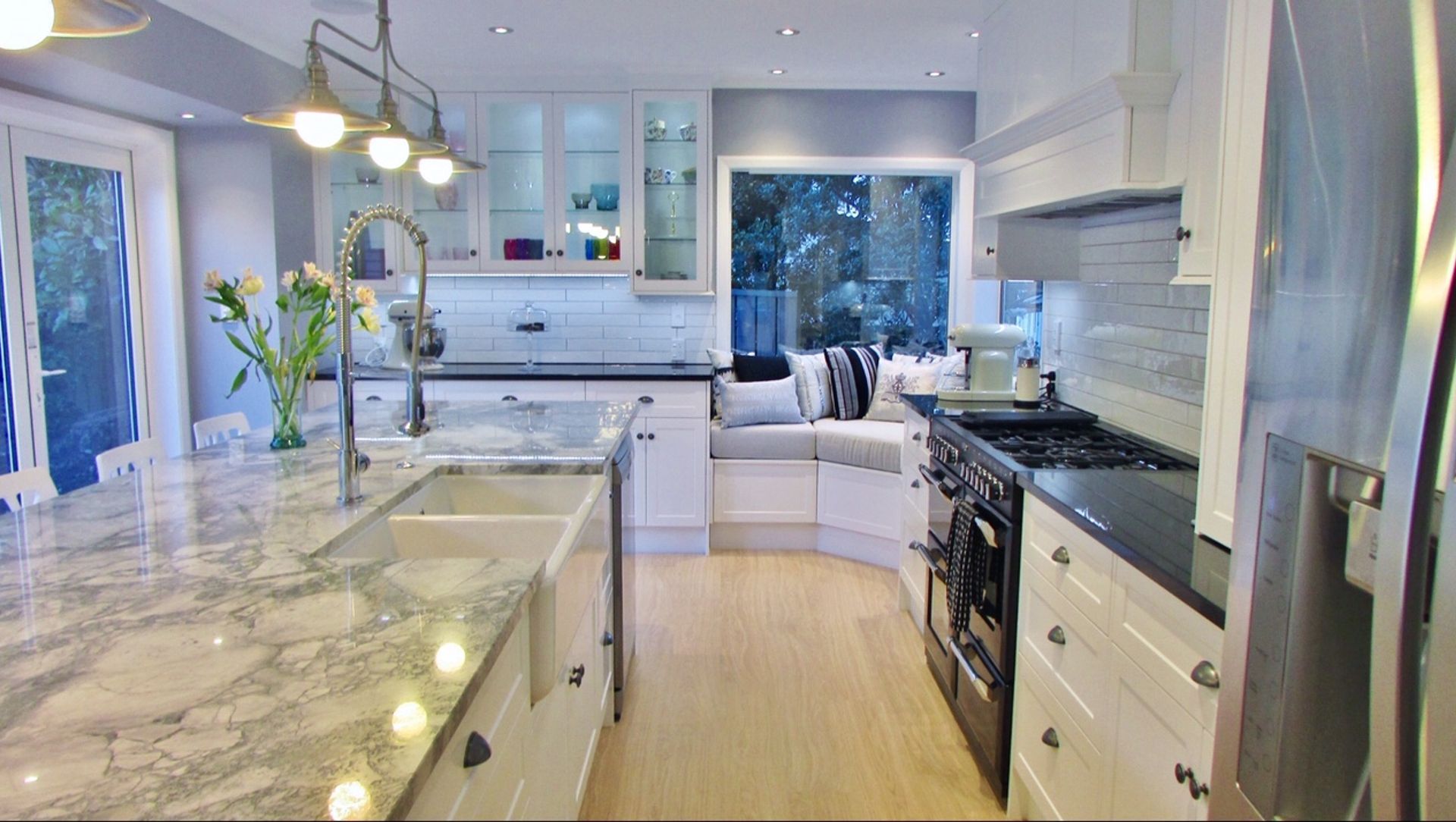 An English Traditional Touch banner