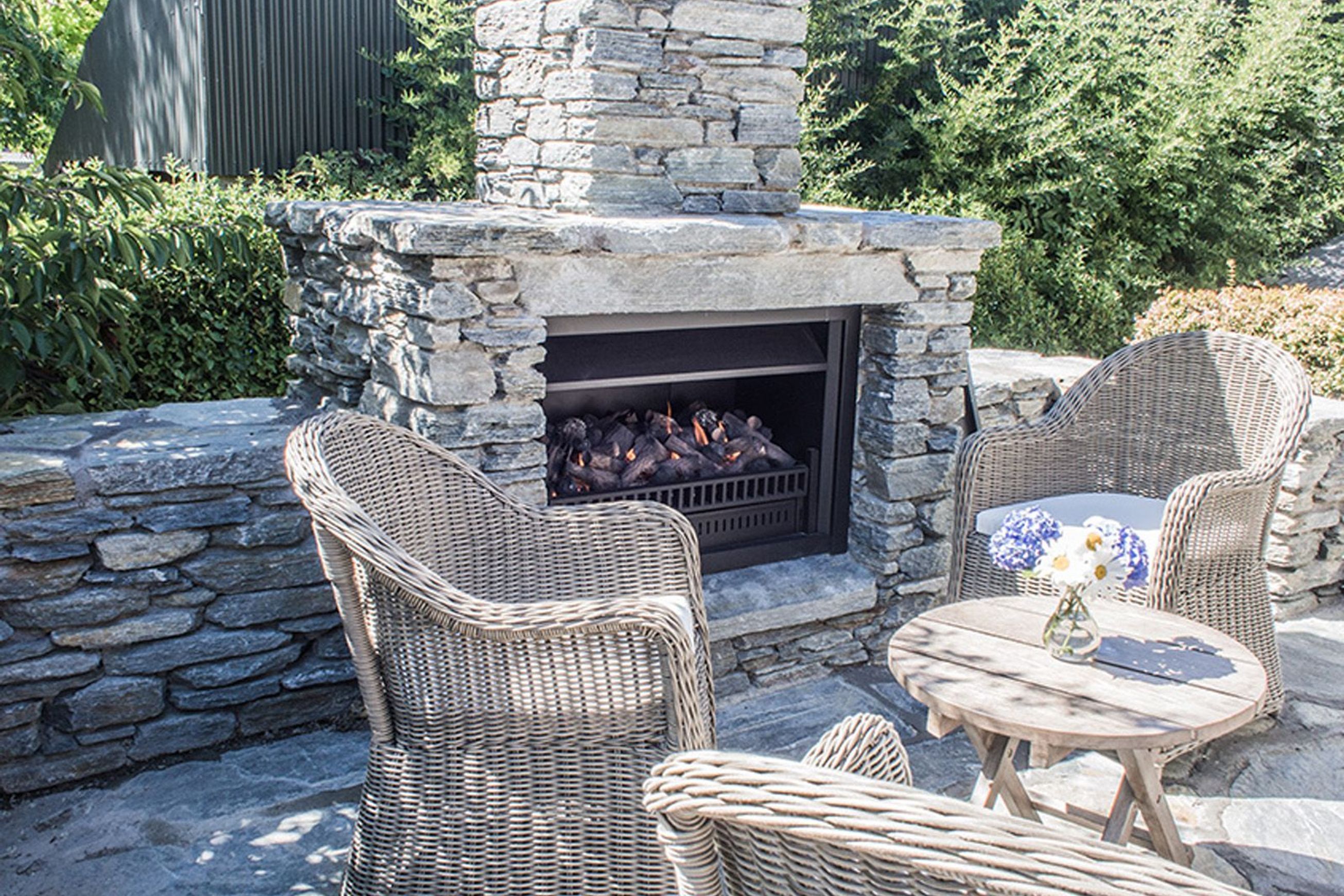 Aura Flued Outdoor Fireplace | 900mm