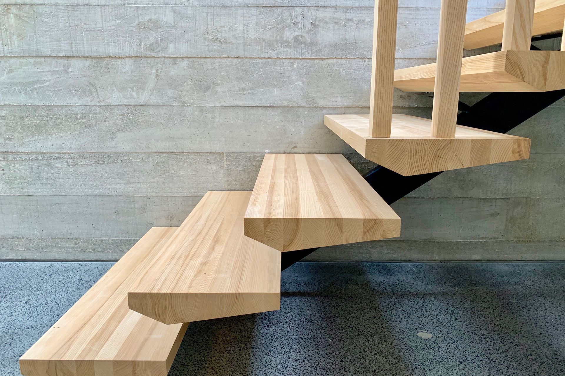 Stair tread + battend detail