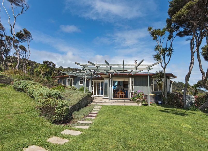 Bethells Road, Bethells Beach
