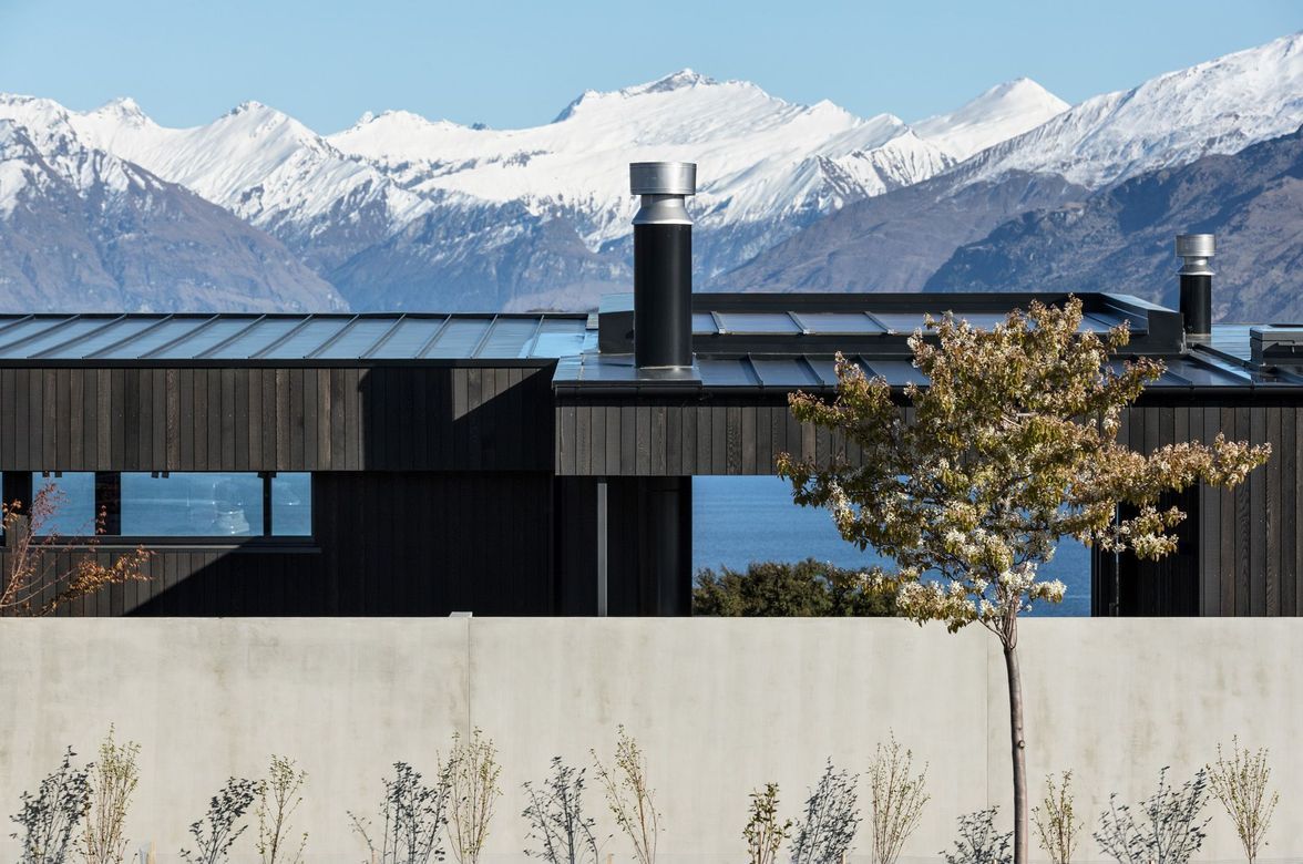 Lake and mountain views: Black Peak House