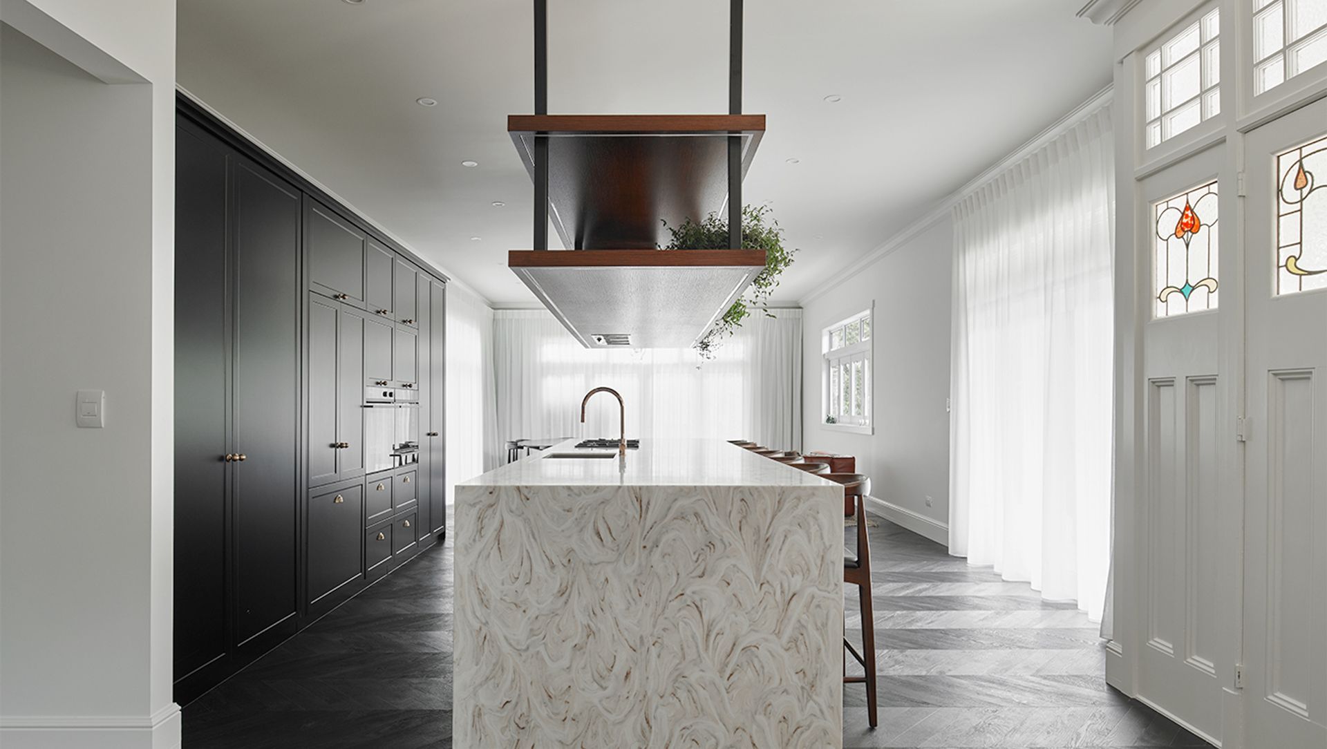 Bold Elegance banner