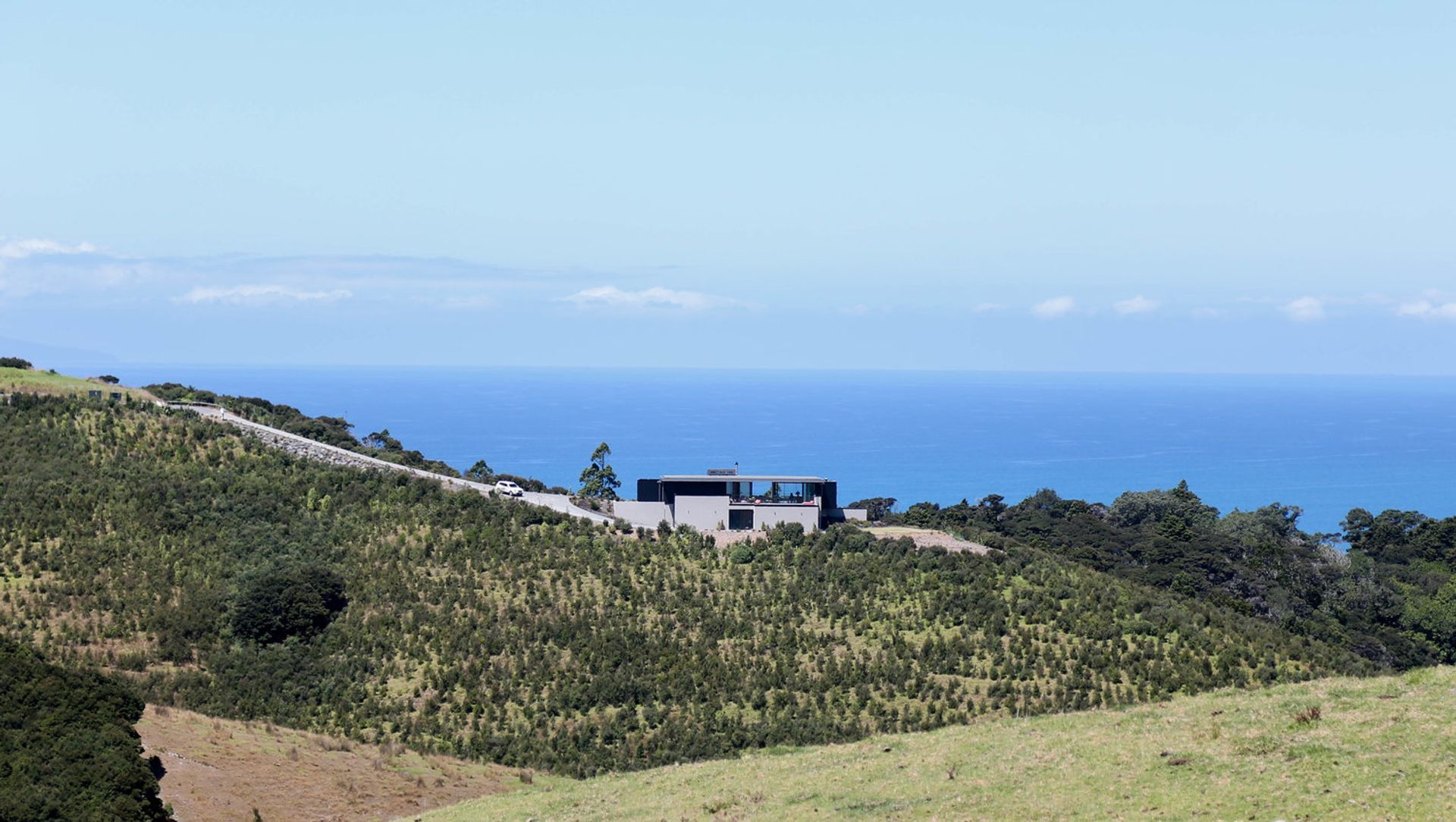 Breamtail House: a coastal idyll banner