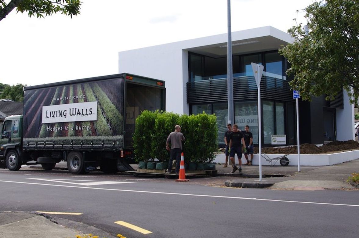 An Instant Hedge? – How It's Done!