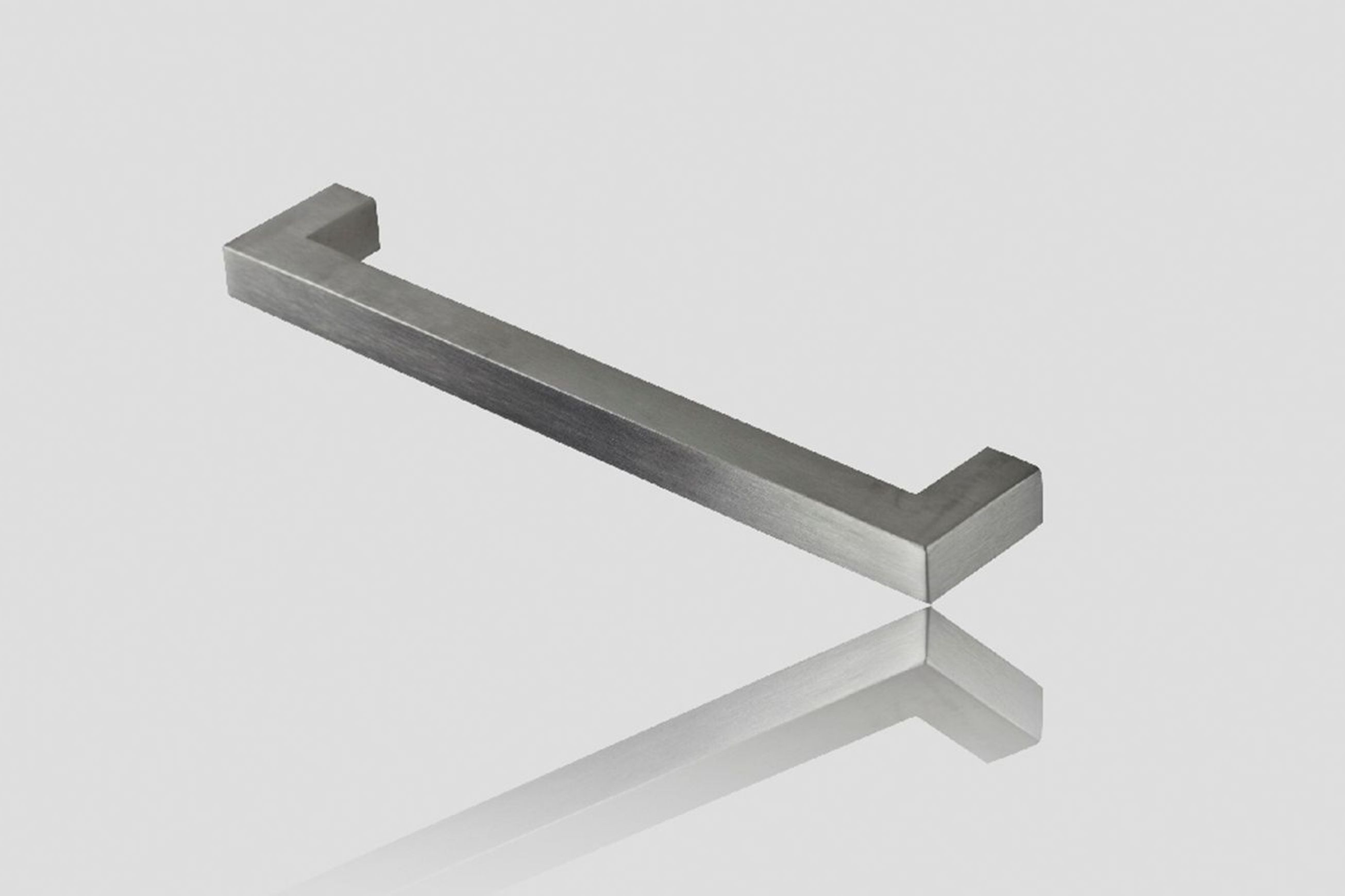 Kitchen Cabinet Handle: 2004