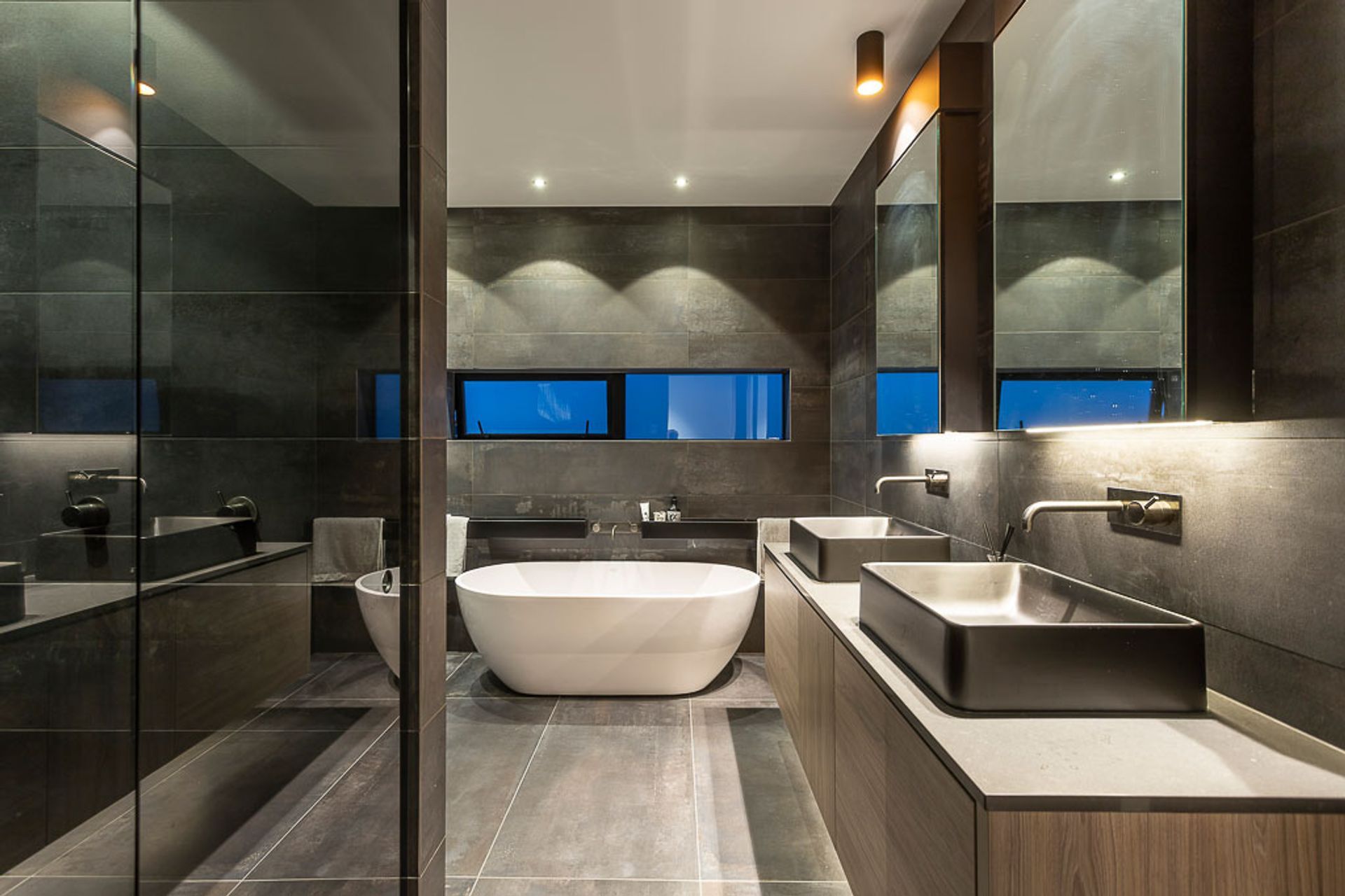 The family en suite on the first floor.