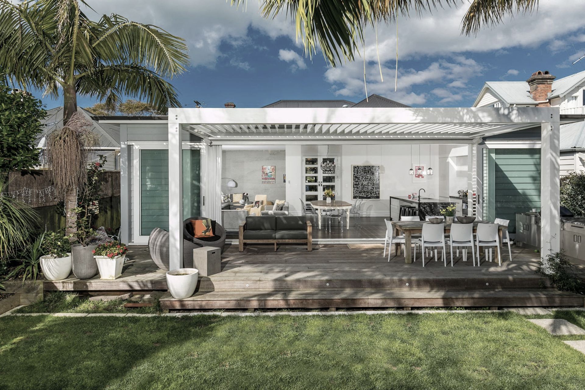 The modern extension on the back of the villa allowed for a connection beteen indoors and out, and a spacious deck for entertaining.