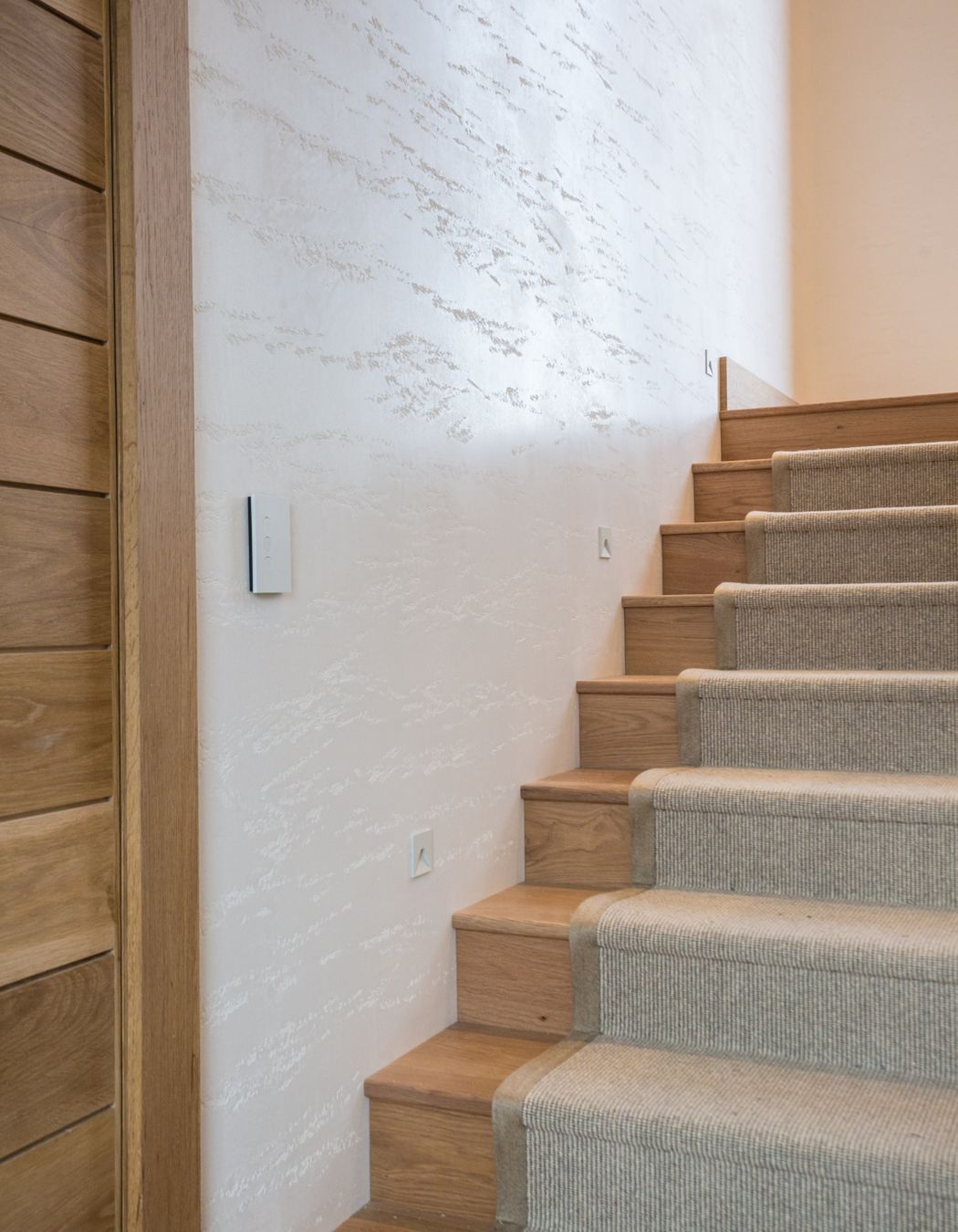 Travertine plaster finish