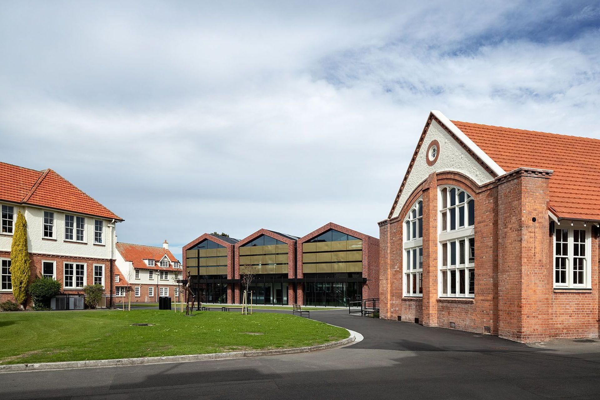 The triple-gabled brick roof form on the new Administration Building refers to the gables on the existing heritage buildings.