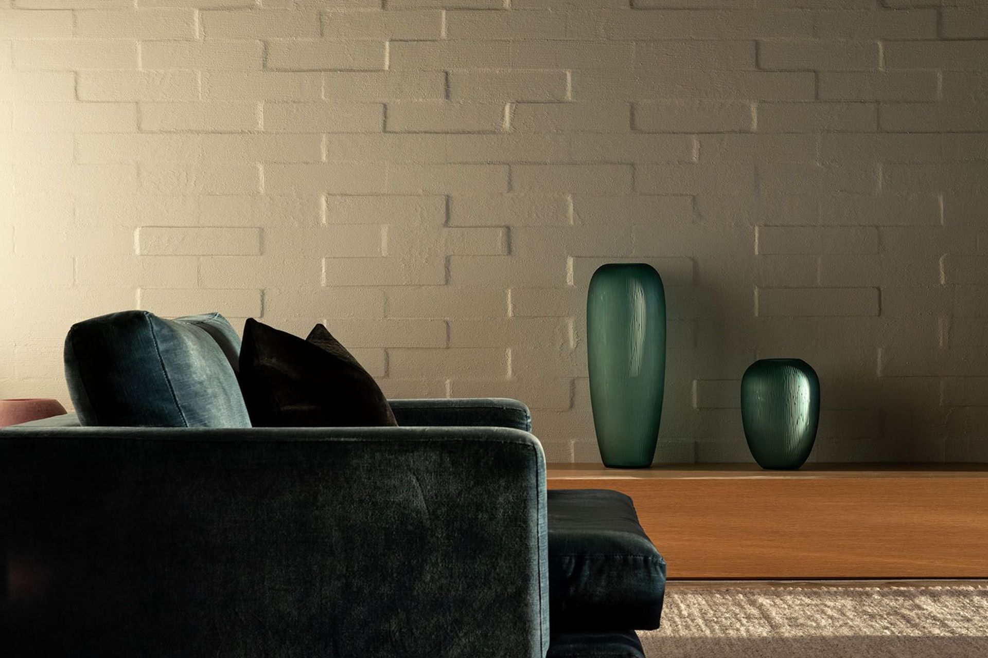 An eathern palette complements the key material aspects.