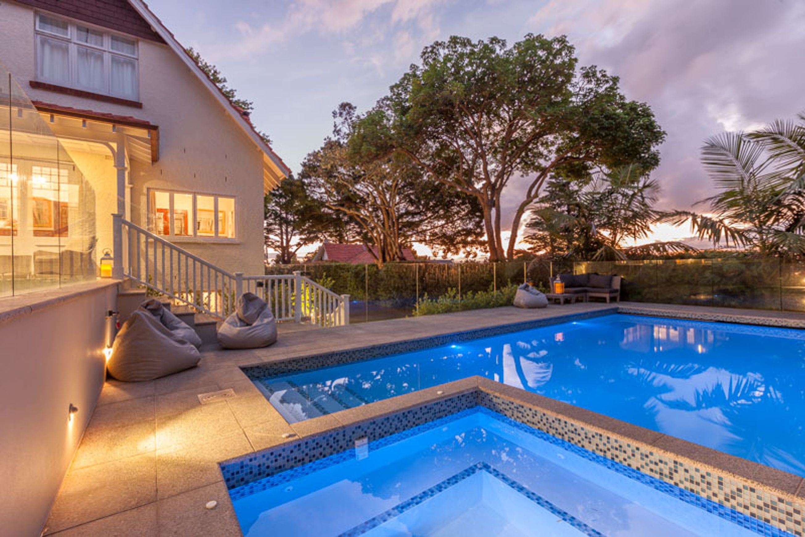 Custom Pool & Spa 