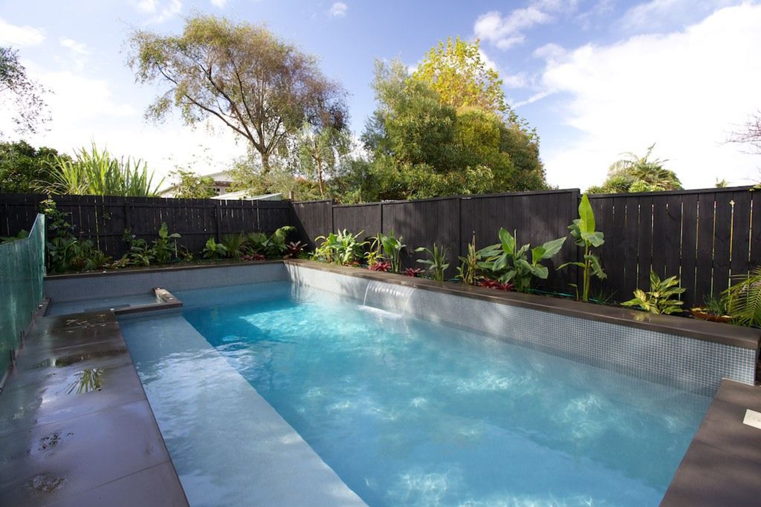 Custom Pool & Spa 