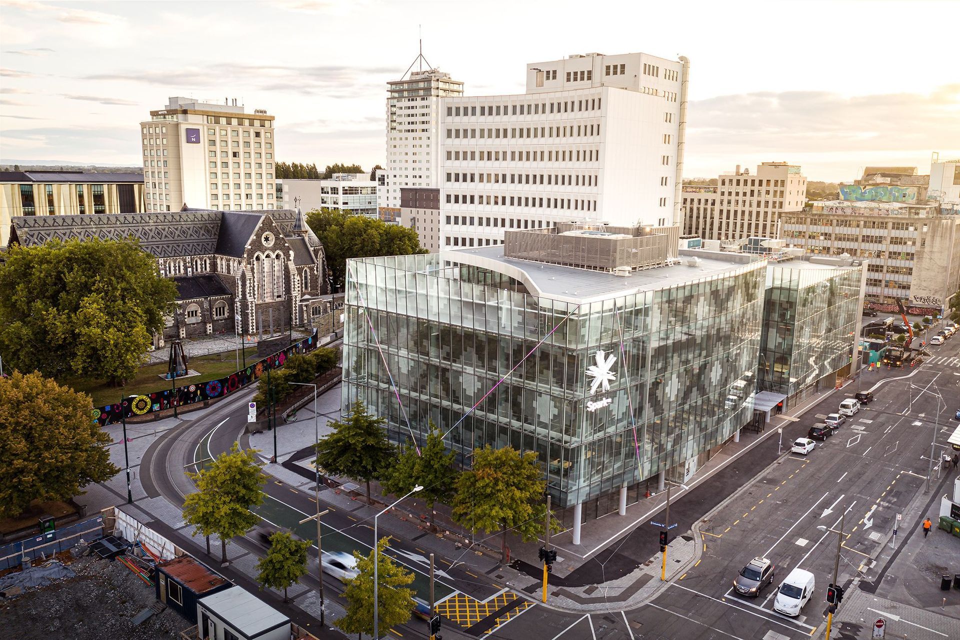 Geometric patterns in the glazing are based on the slate roof of the neighbouring Gothic-style ChristChurch Cathedral, which is currently being rebuilt following substantial quake damage.